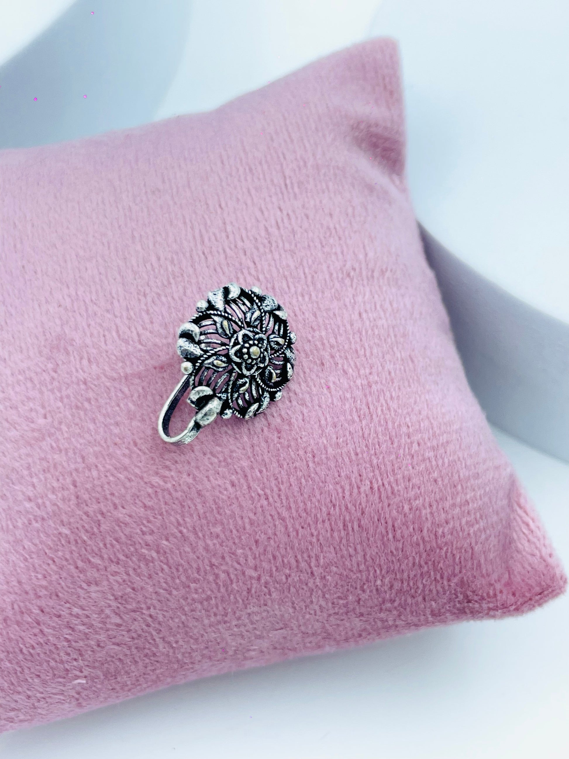Elegant Vintage Floral Silver nose pin