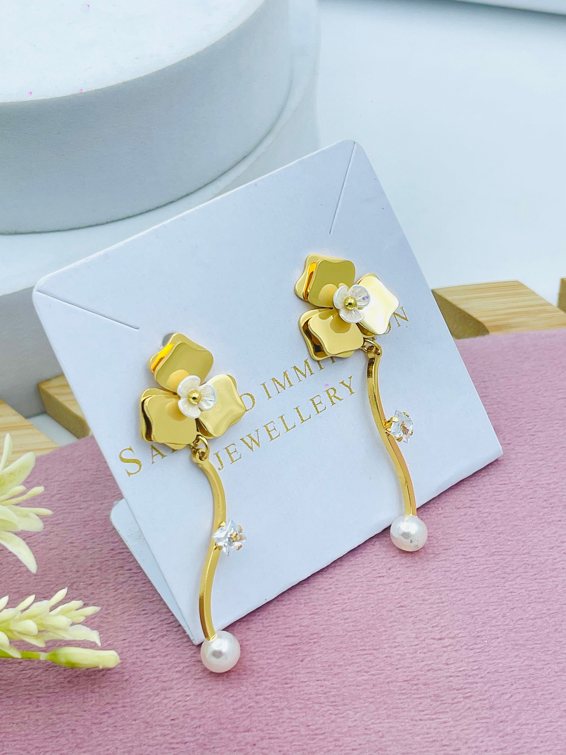 Elegant Gold Flower Pearl Drop Earrings