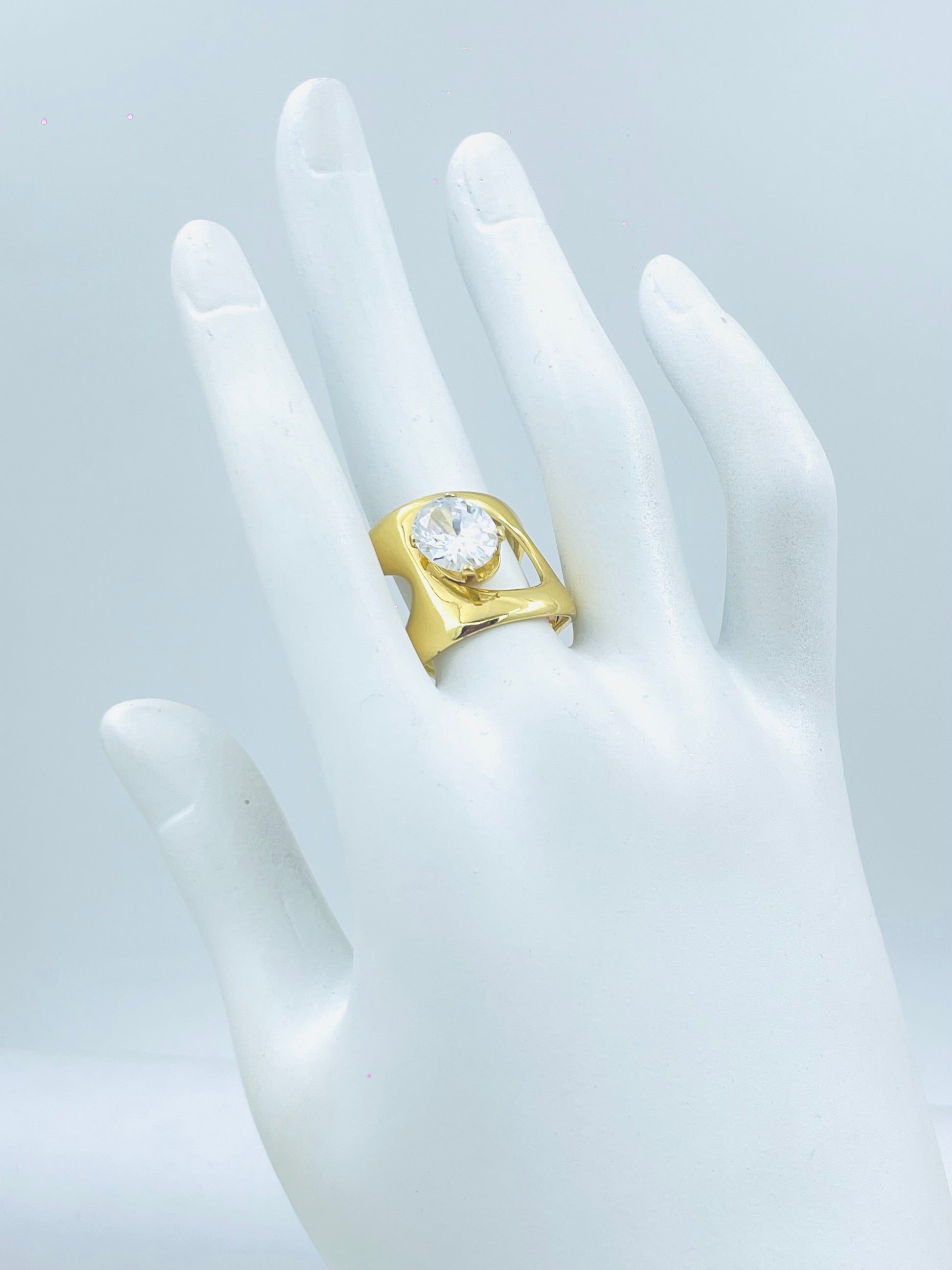 Elegant Gold Solitaire Ring with Crystal