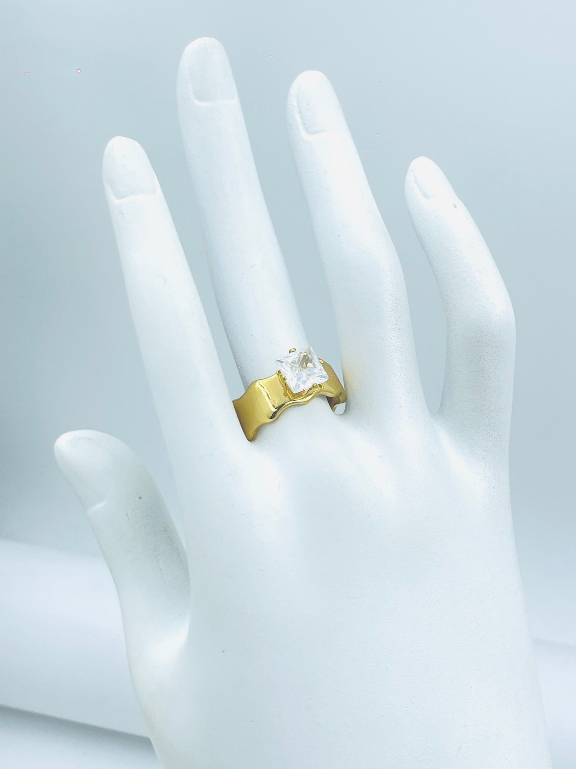 Elegant Gold Solitaire Diamond Ring