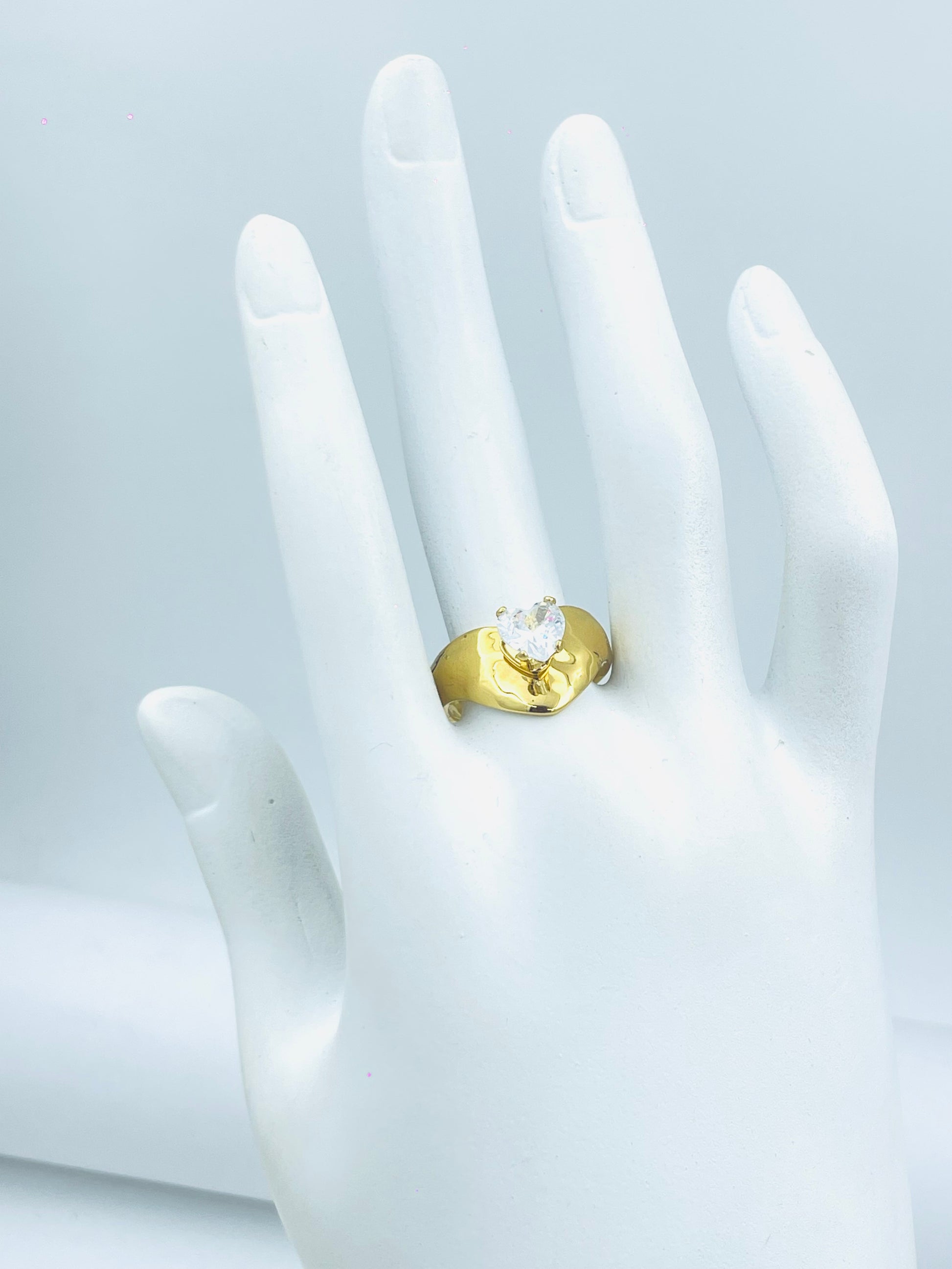 Elegant Heartshaped Diamond Gold Ring