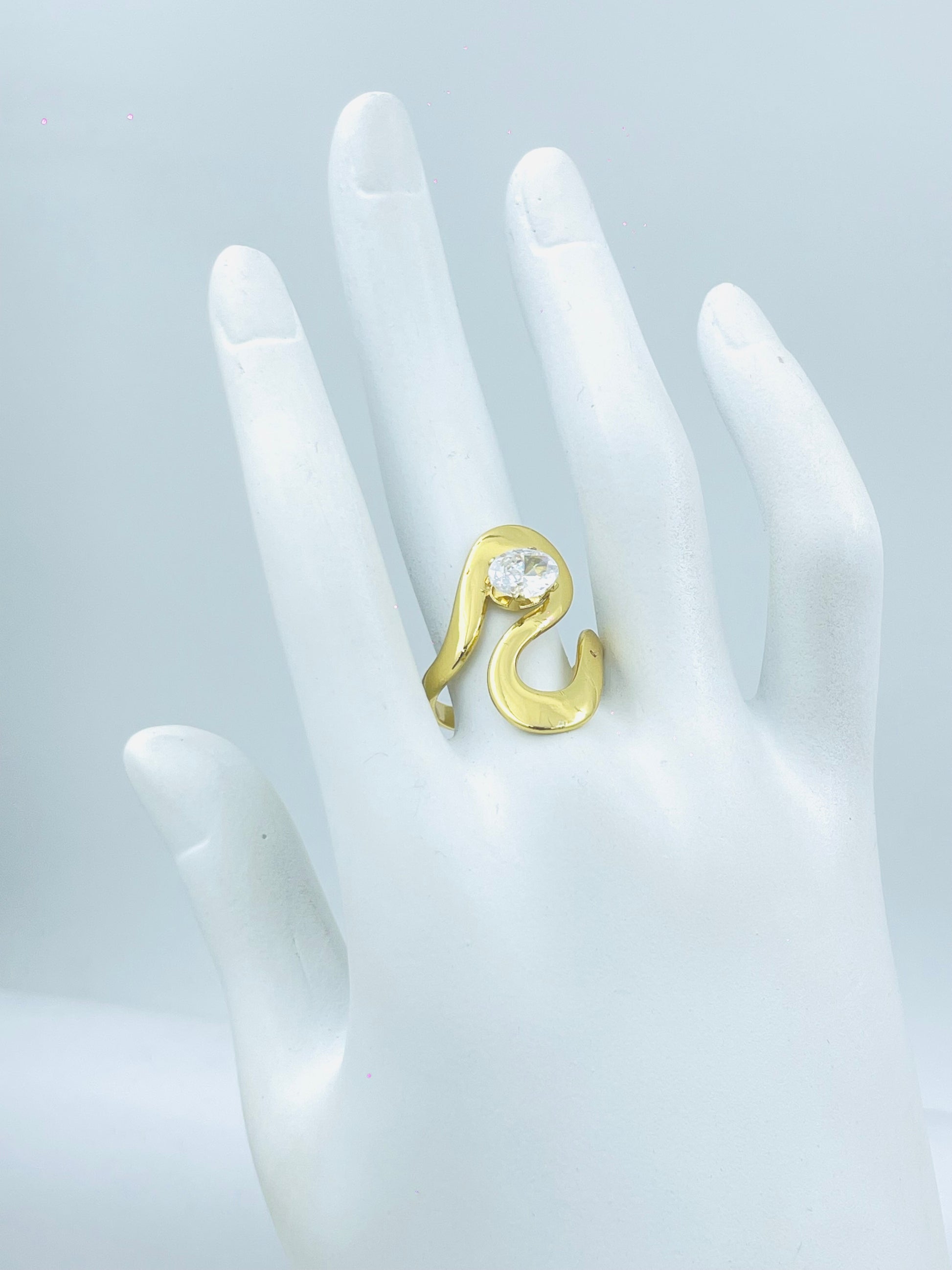 Elegant Gold Wave Diamond Ring  Timeless Luxury