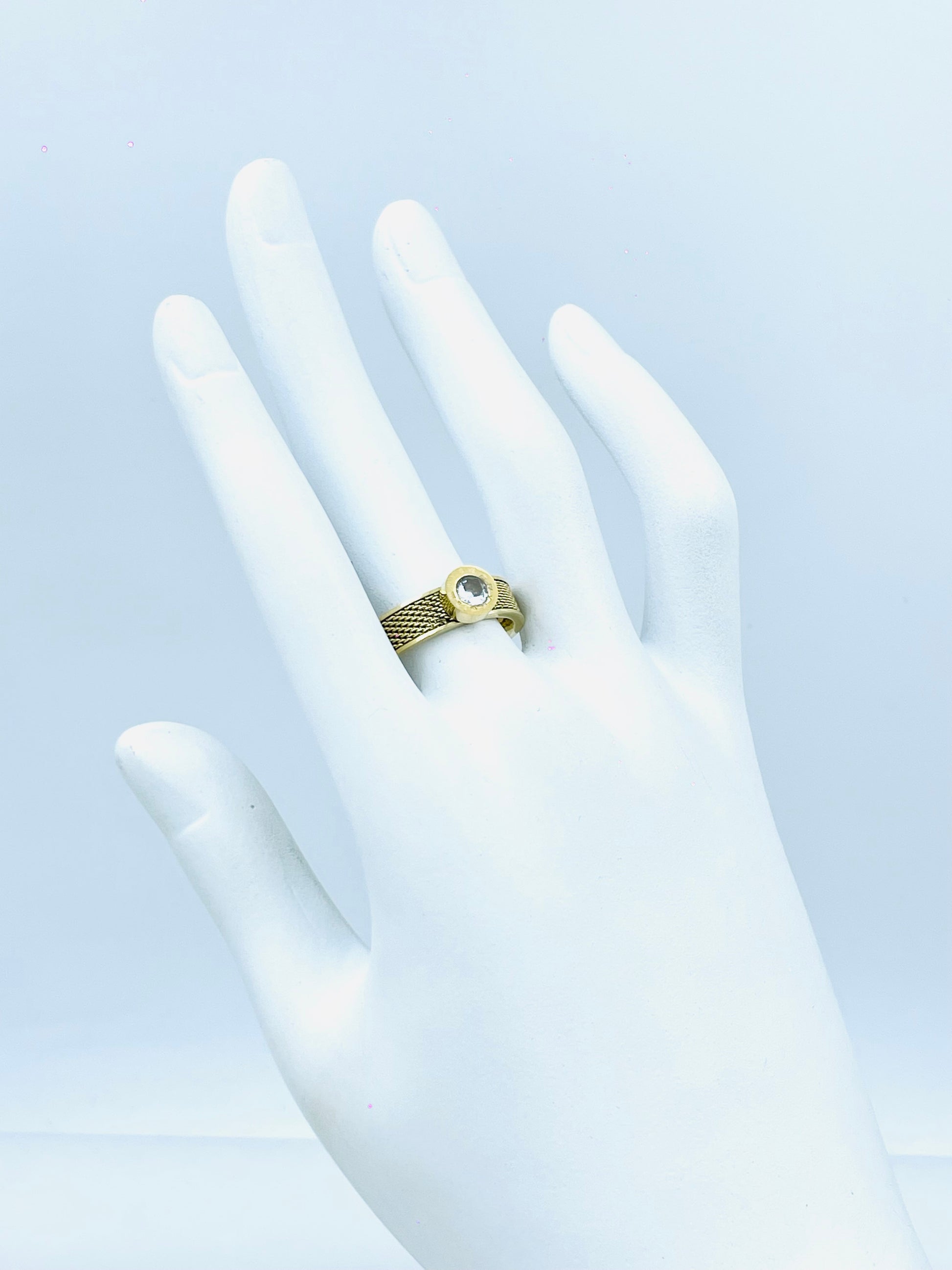 Elegant Gold Textured Band Ring with Clear Gem