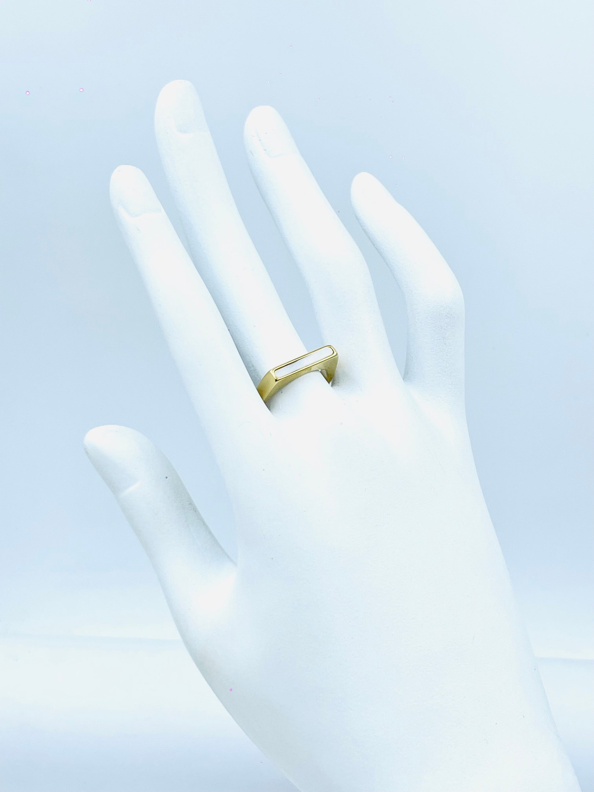 Elegant Minimalist Gold Band Ring  Timeless Style