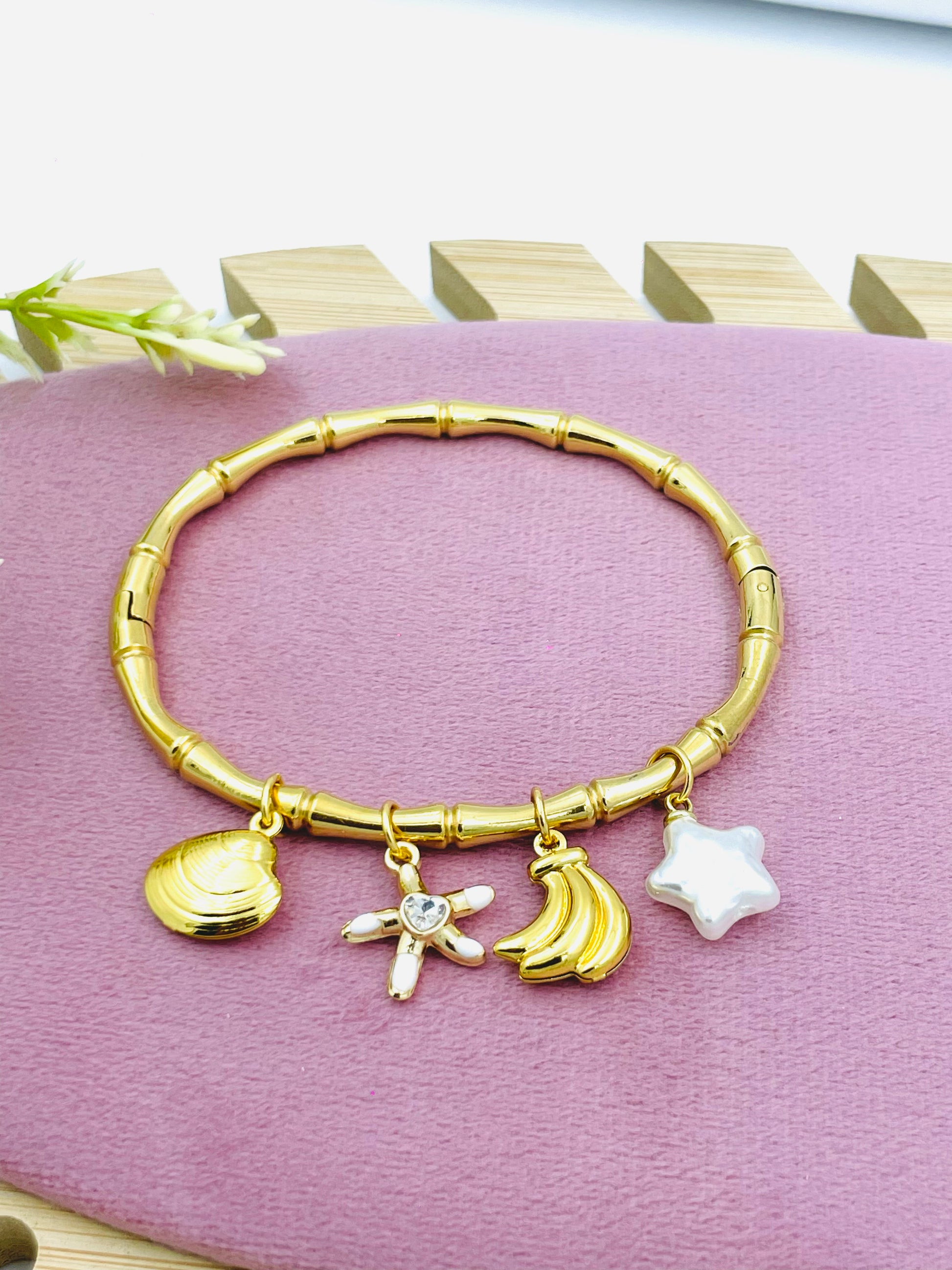 Elegant Gold Charm Bracelet with Multiple Charms