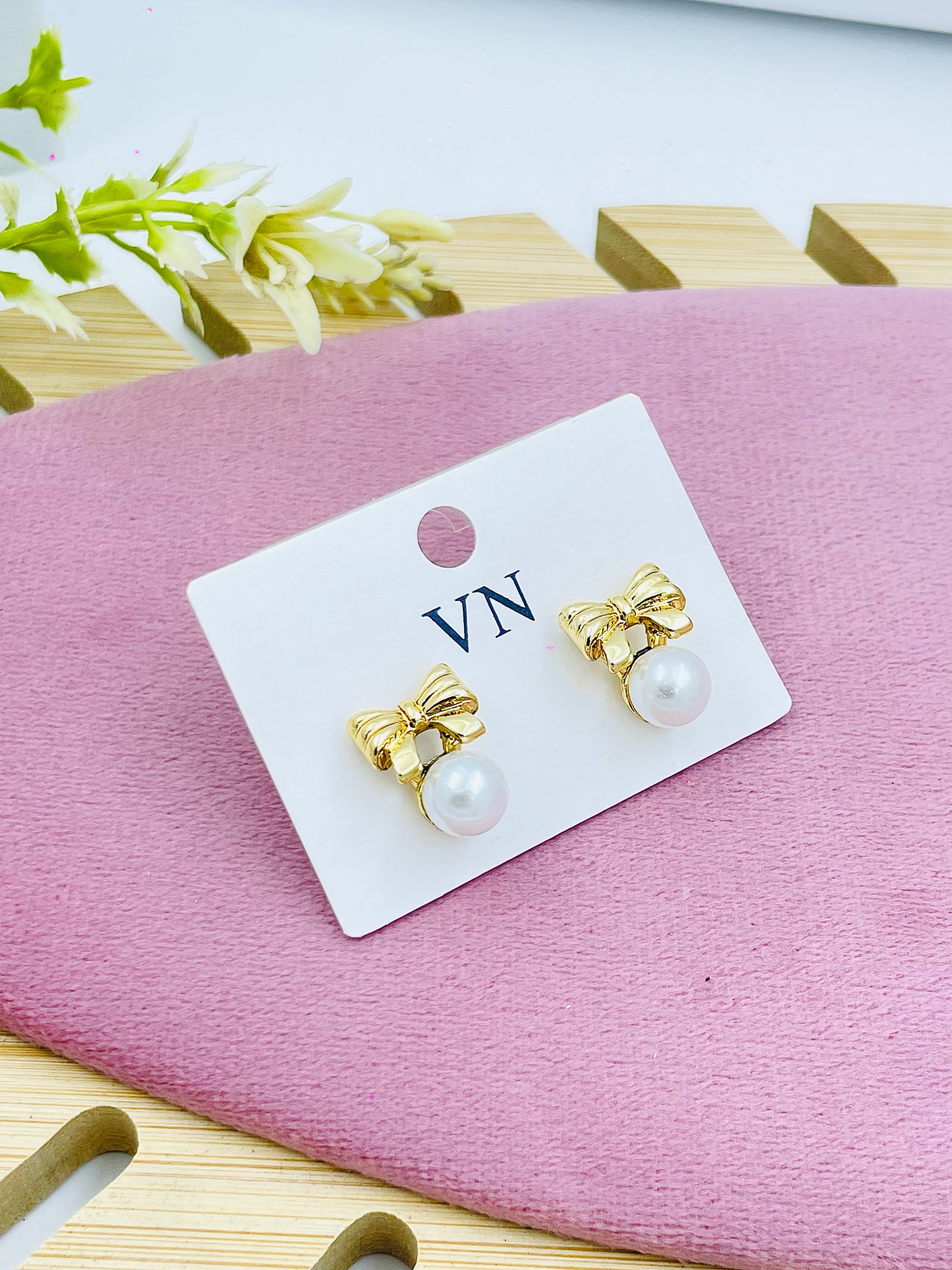 Elegant Gold Bow and Pearl Earrings