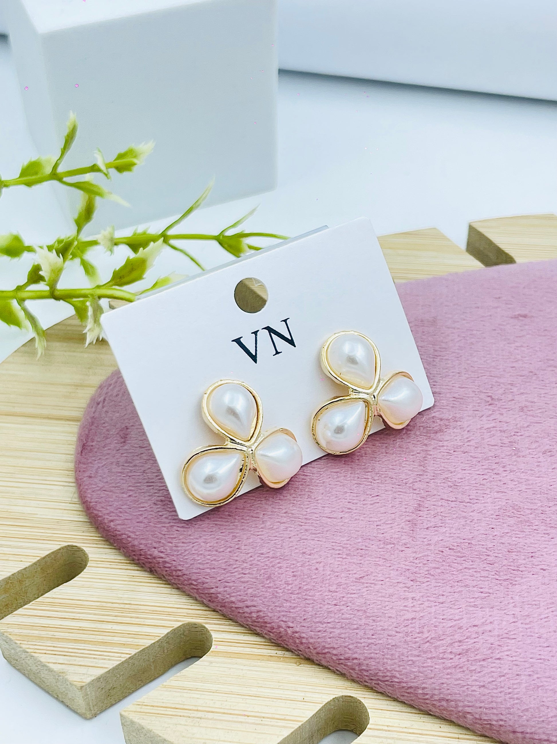 Elegant Pearl Stud Earrings  Gold Accents
