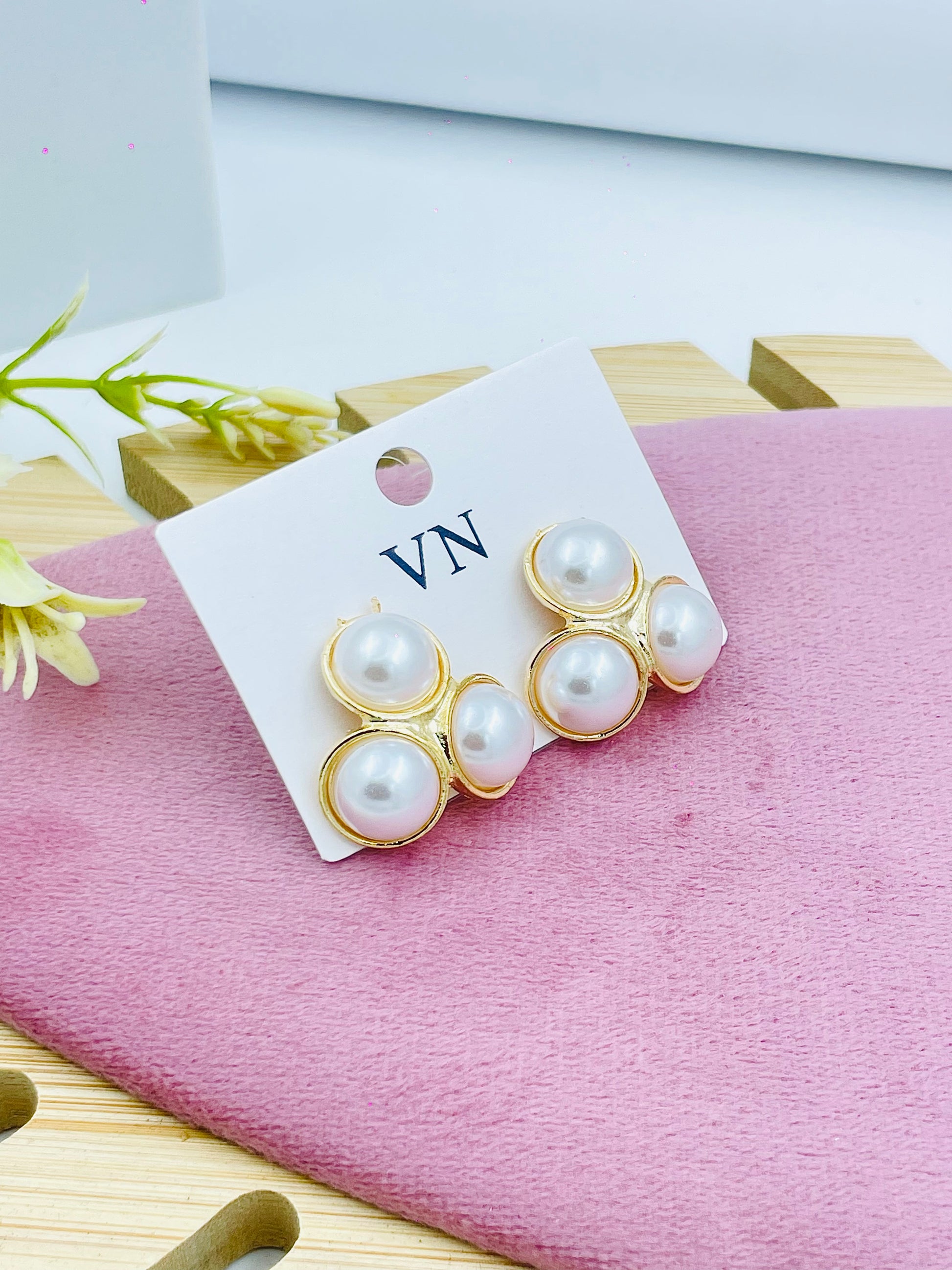 Elegant Gold and Pearl Earrings