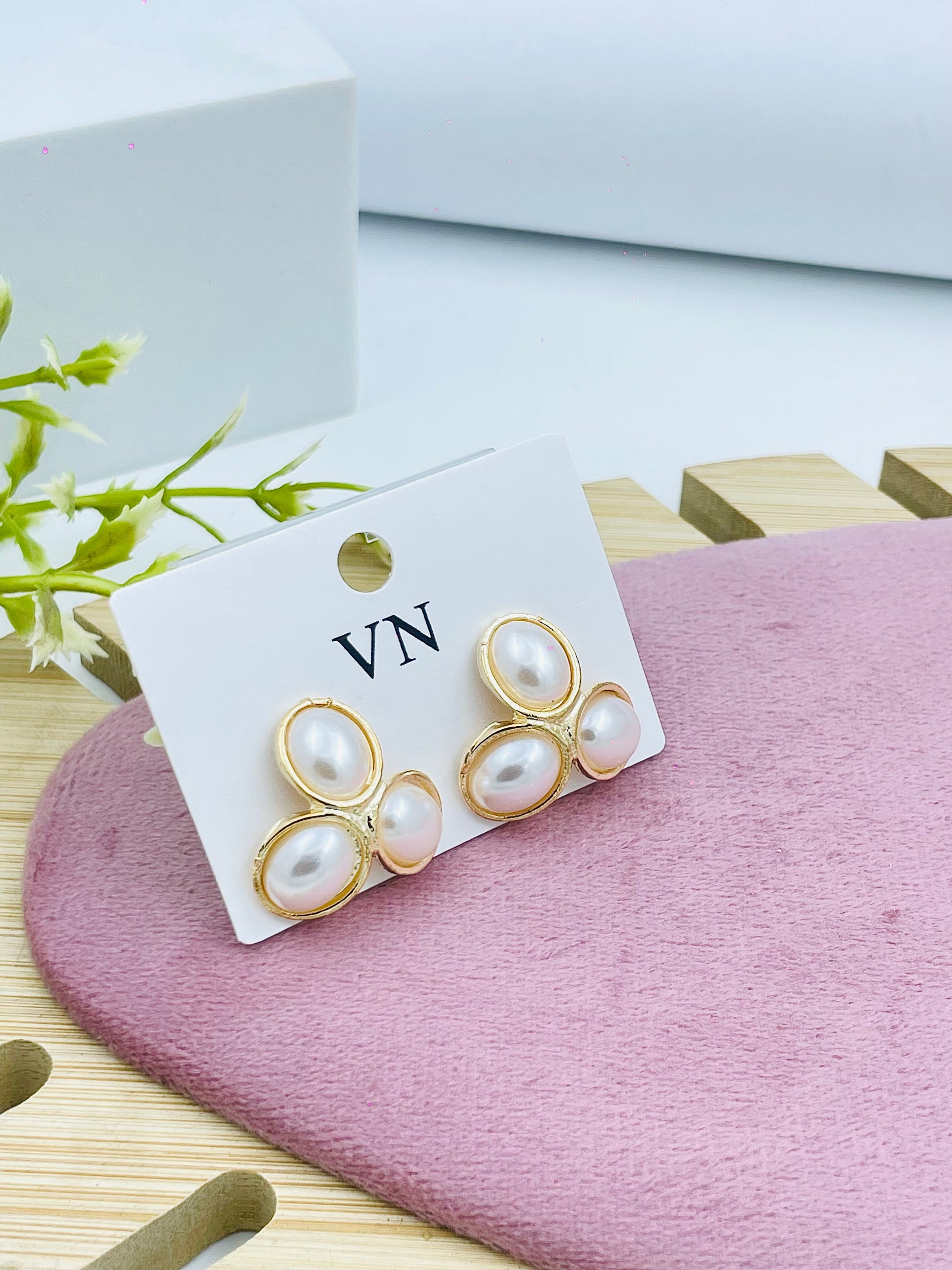 Elegant Pearl Cluster Earrings  Stylish Accessory