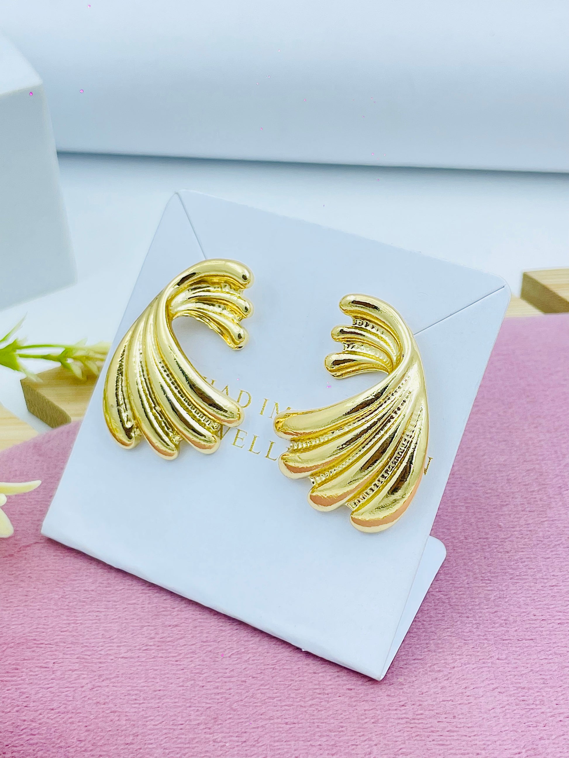 Elegant Gold Wave Earrings  Stylish Jewelry