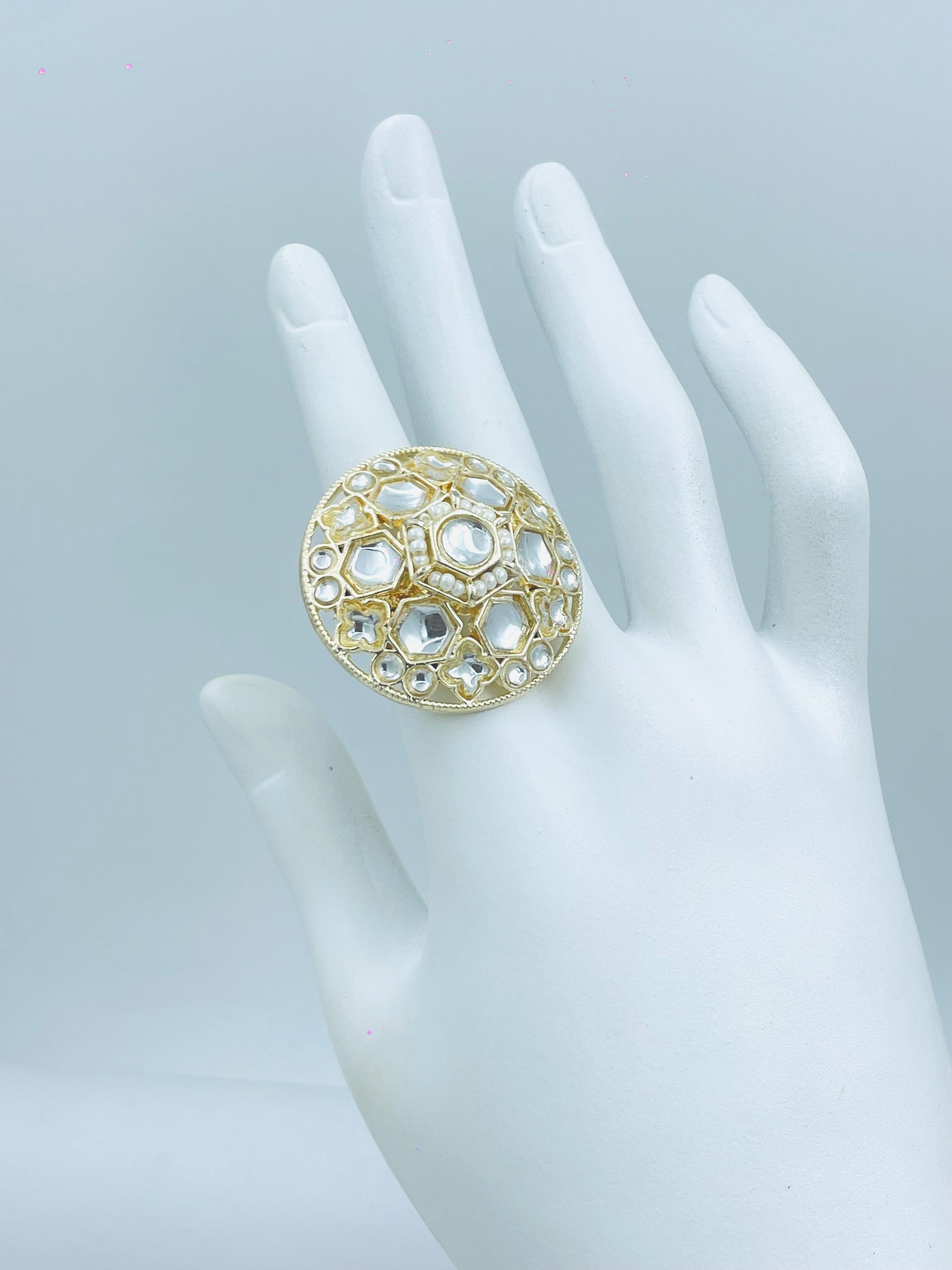 Elegant Gold and Diamond Cluster Ring