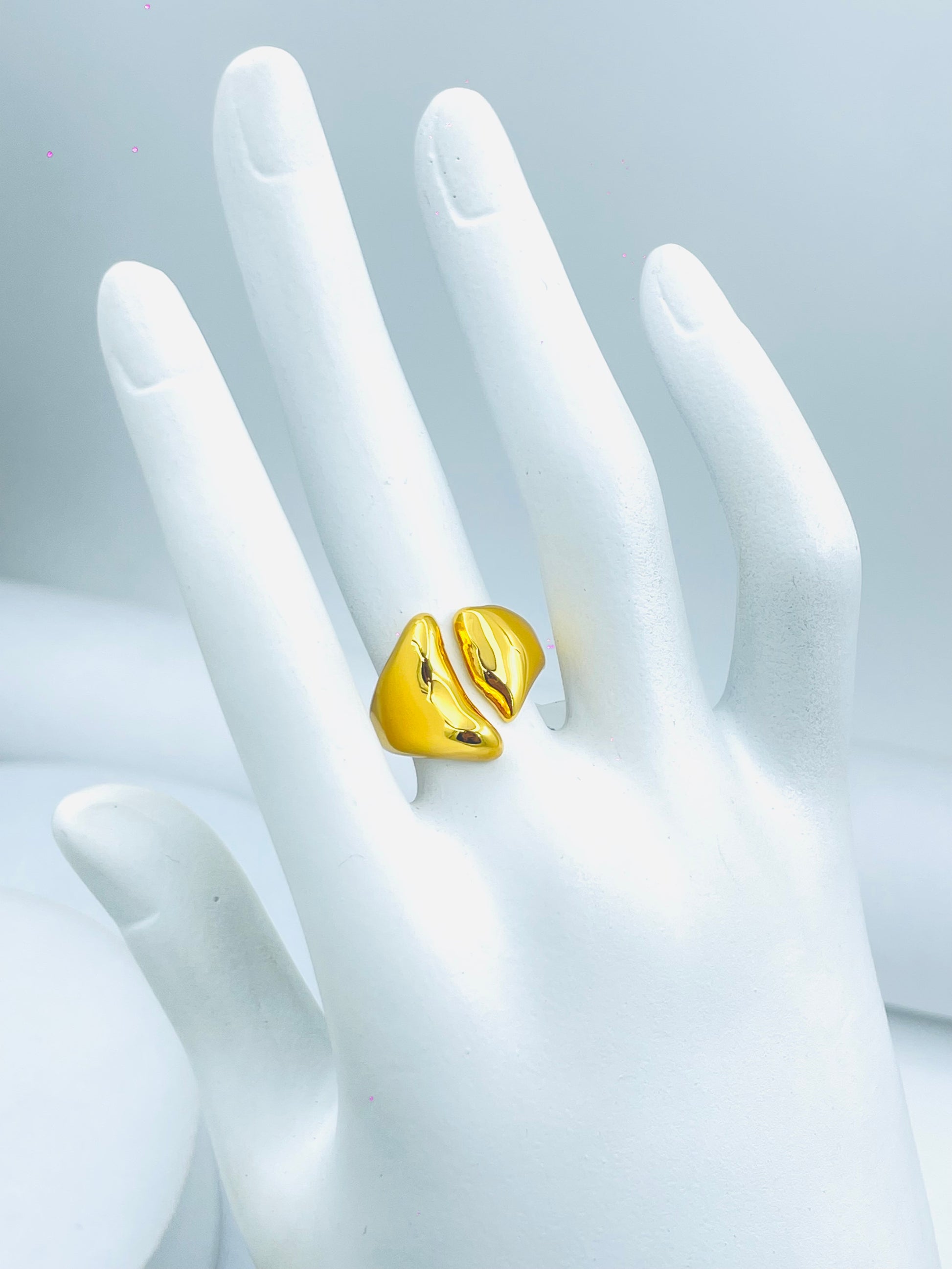 Elegant Abstract Wave Gold Ring  Modern Design