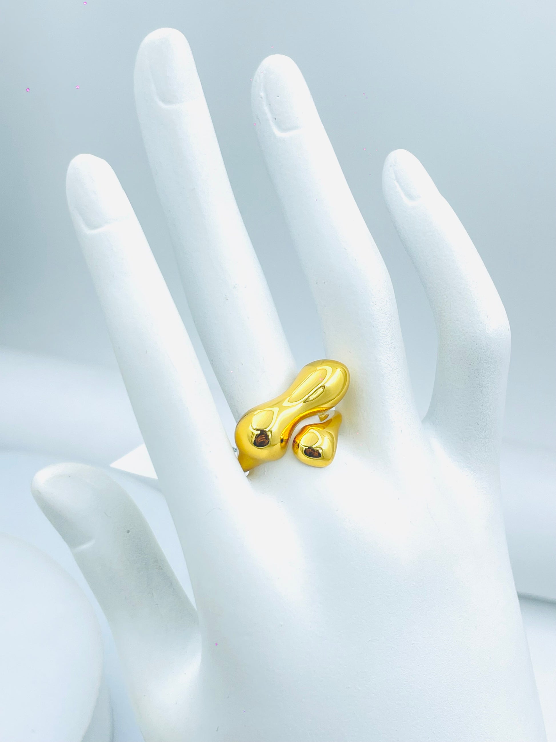 Elegant Gold Sculptural Ring  Unique Design