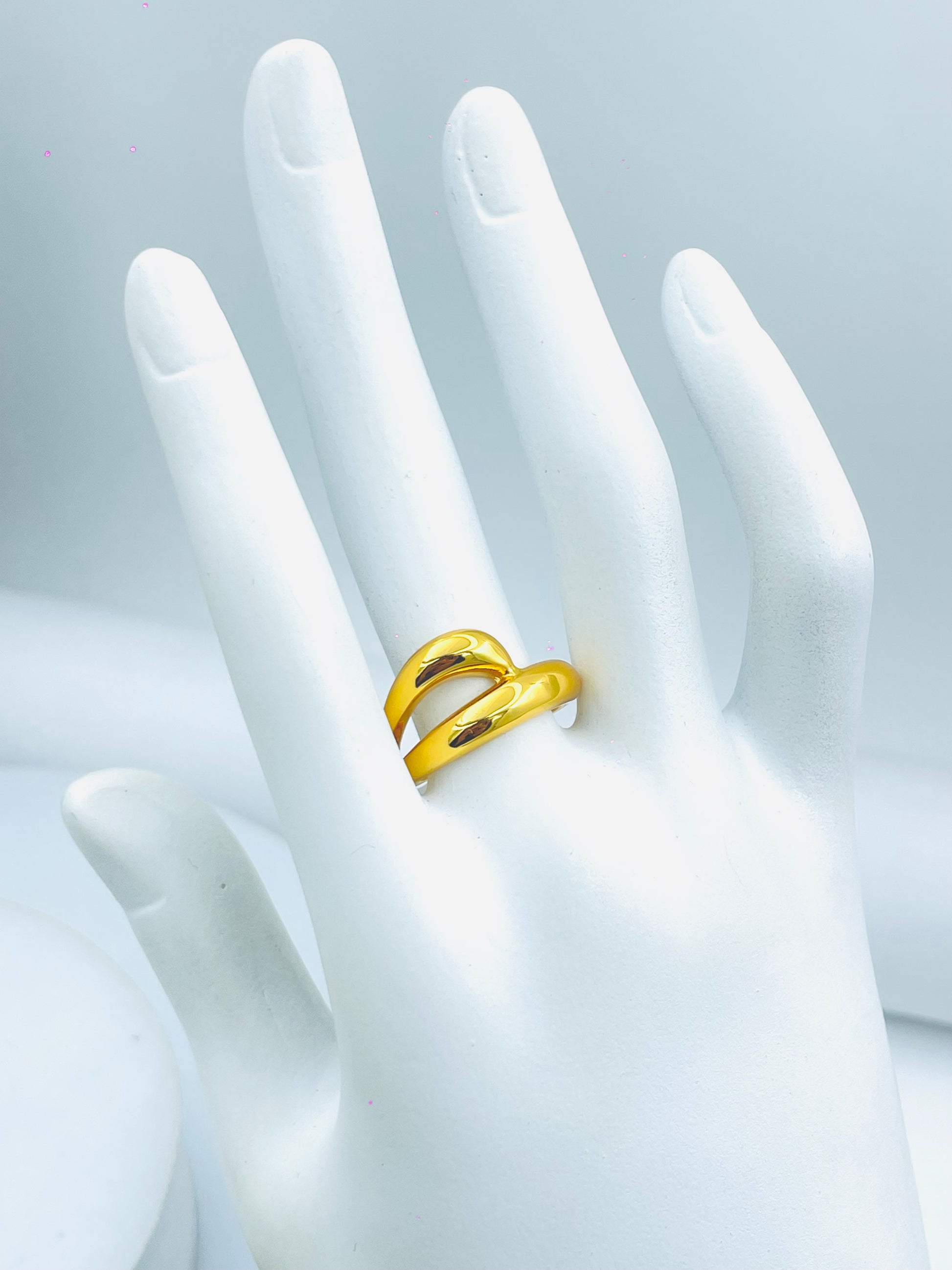 Elegant Gold Plated Intertwined Ring for Modern Style