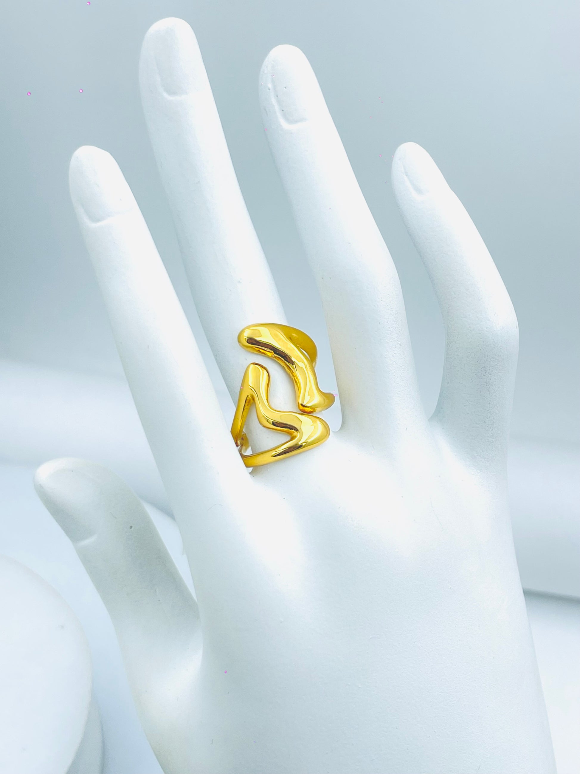 Elegant Abstract Wave Gold Ring for Unique Style