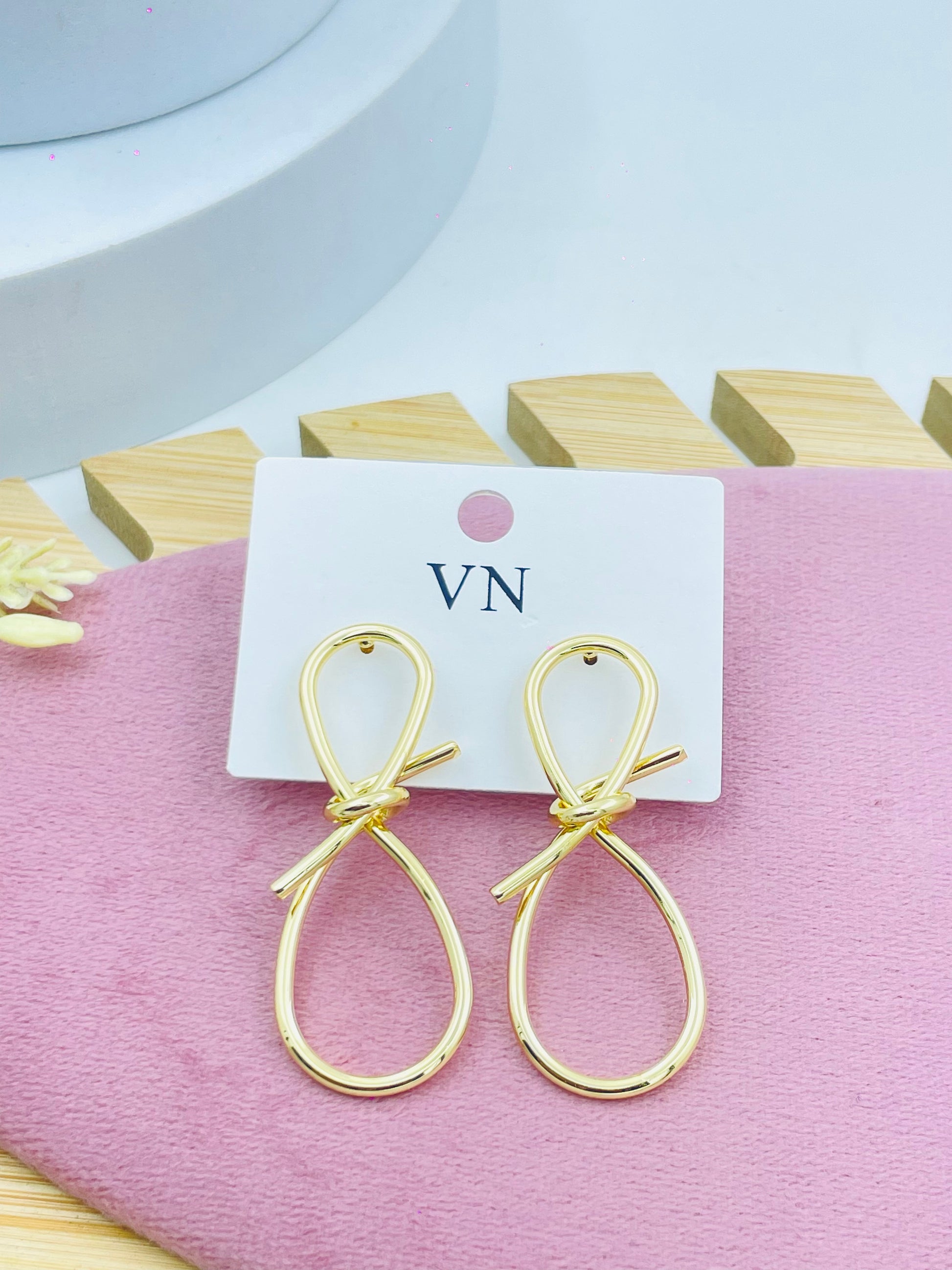 Elegant Gold Infinity Knot Earrings
