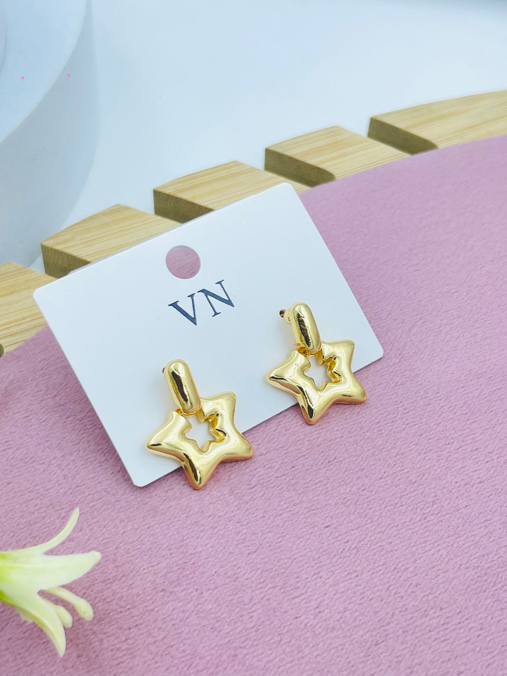 Elegant Star Shaped Goldtone Earrings
