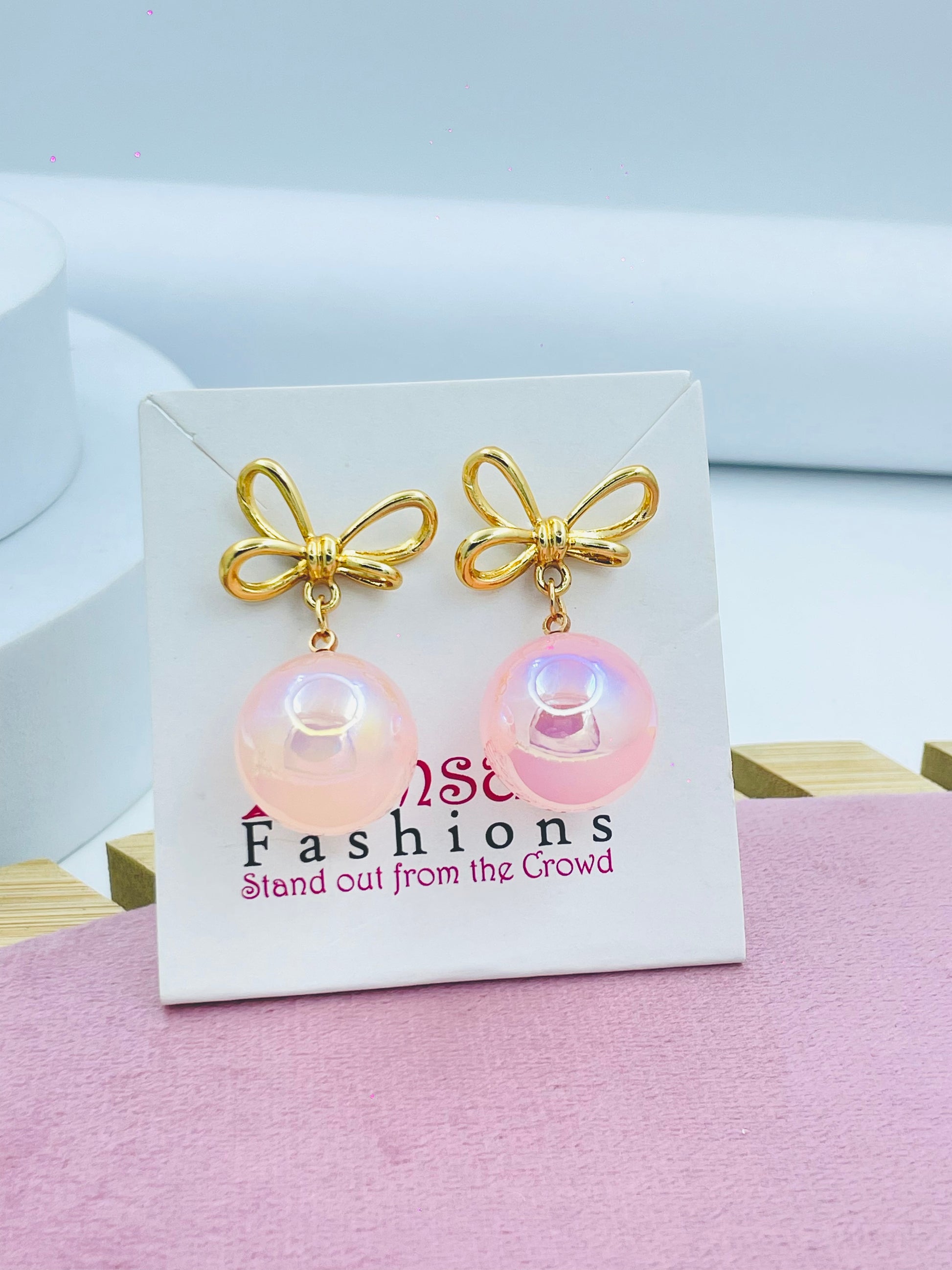 Elegant Gold Bow with Iridescent Pearl Earrings