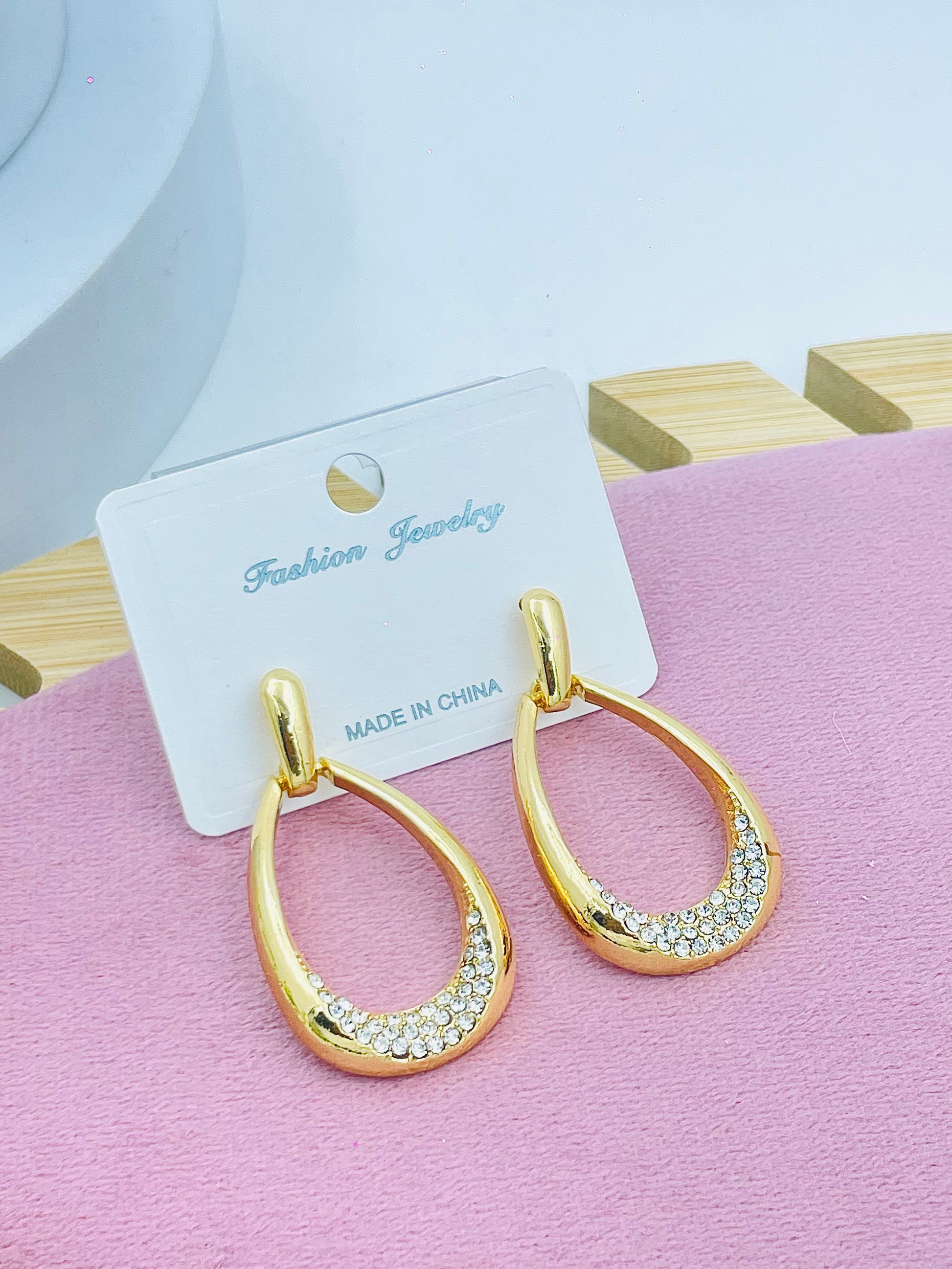 Elegant Gold Oval Hoop Earrings with Rhinestones