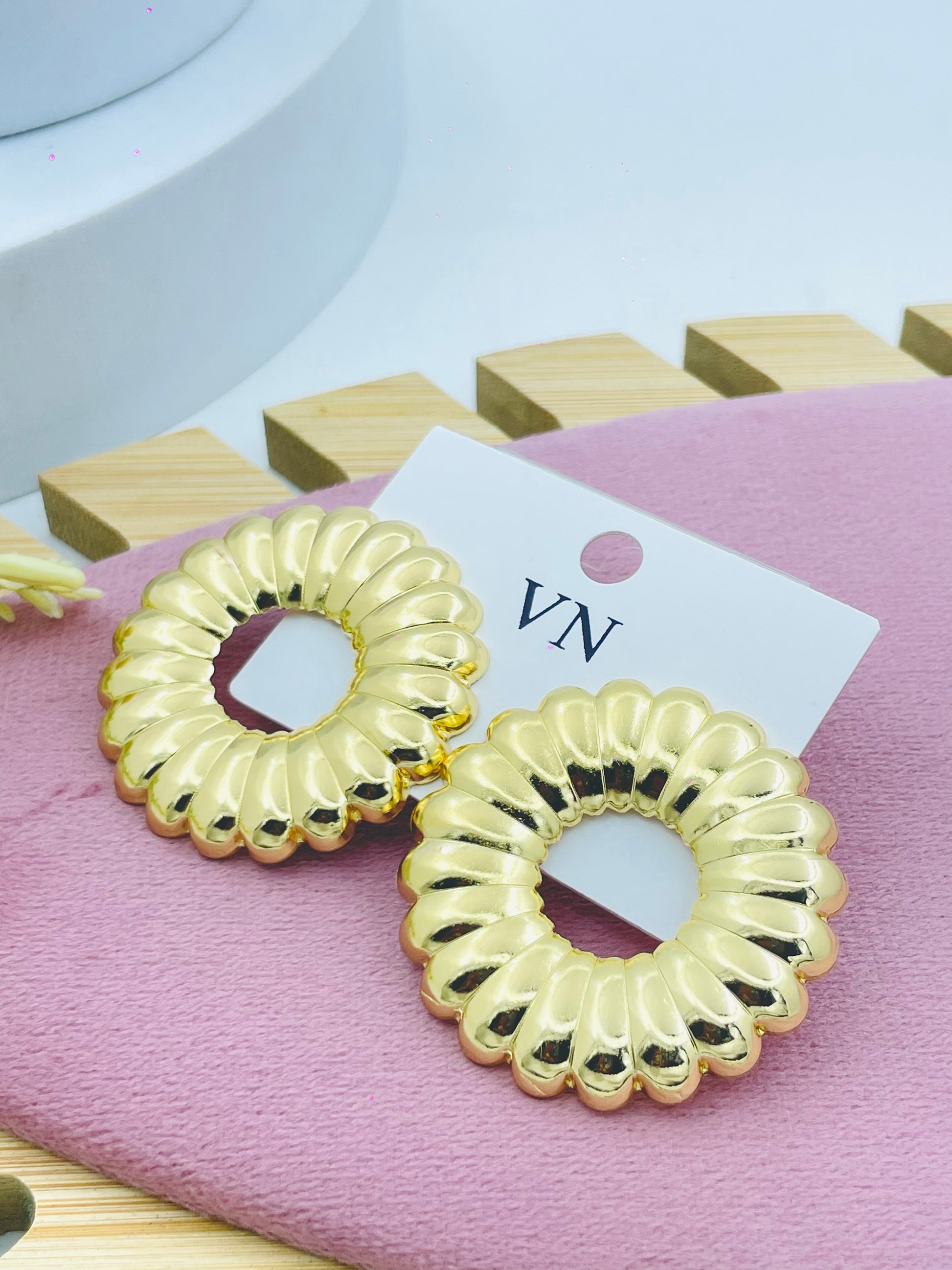 Elegant Gold Floral Shaped Earrings  Statement Jewelry