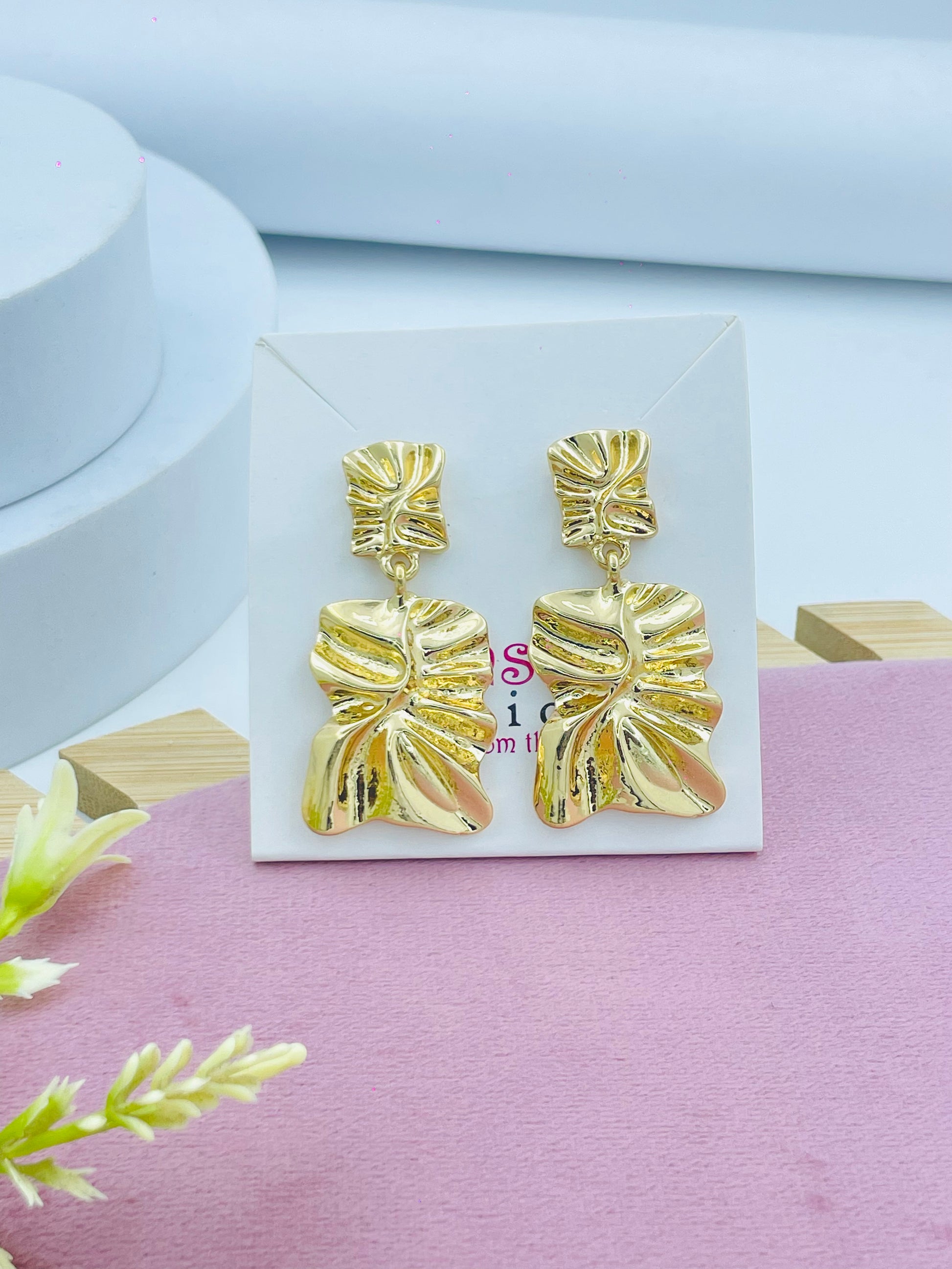 Bold Gold Statement Earrings for Elegant Fashion