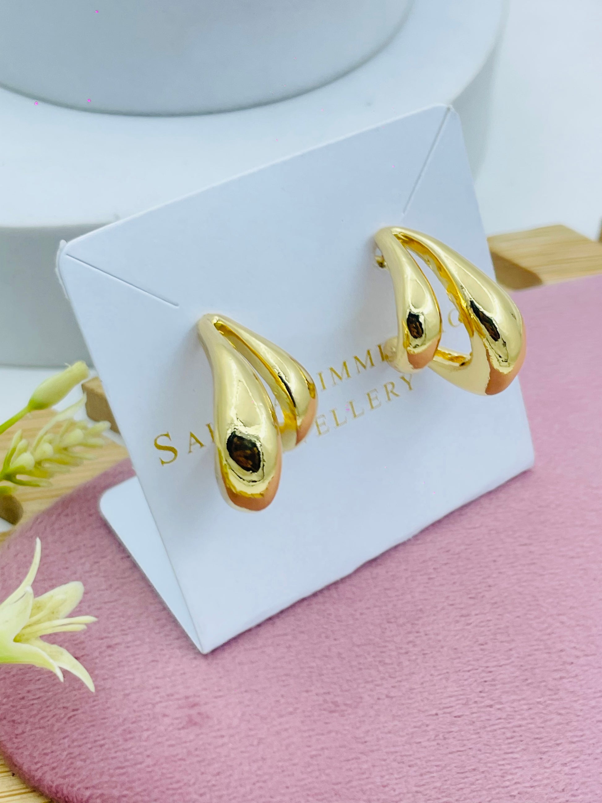 Elegant Gold Teardrop Earrings  Stylish Jewelry
