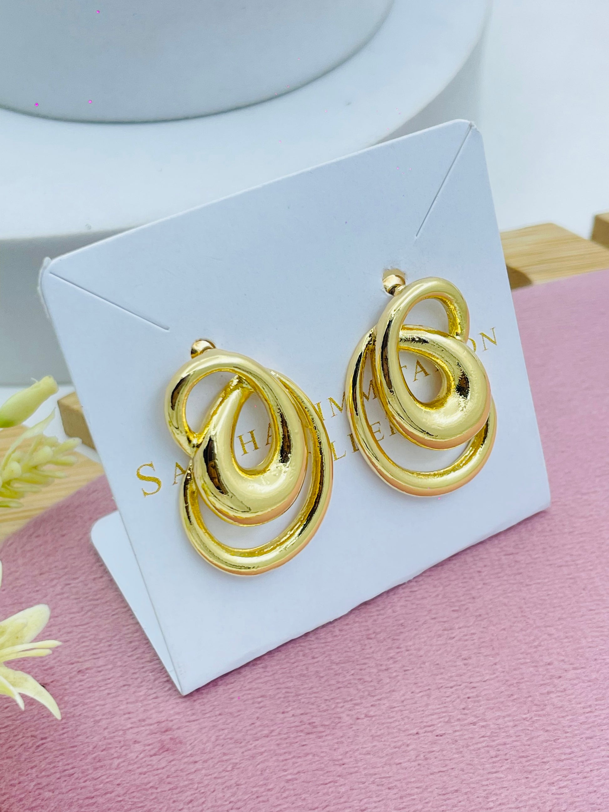 Elegant Gold Intertwined Hoop Earrings