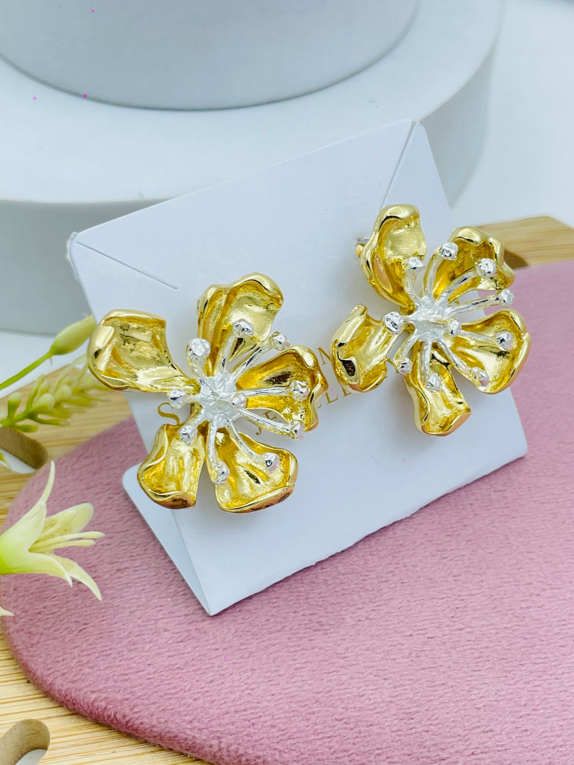 Elegant Gold Floral Earrings