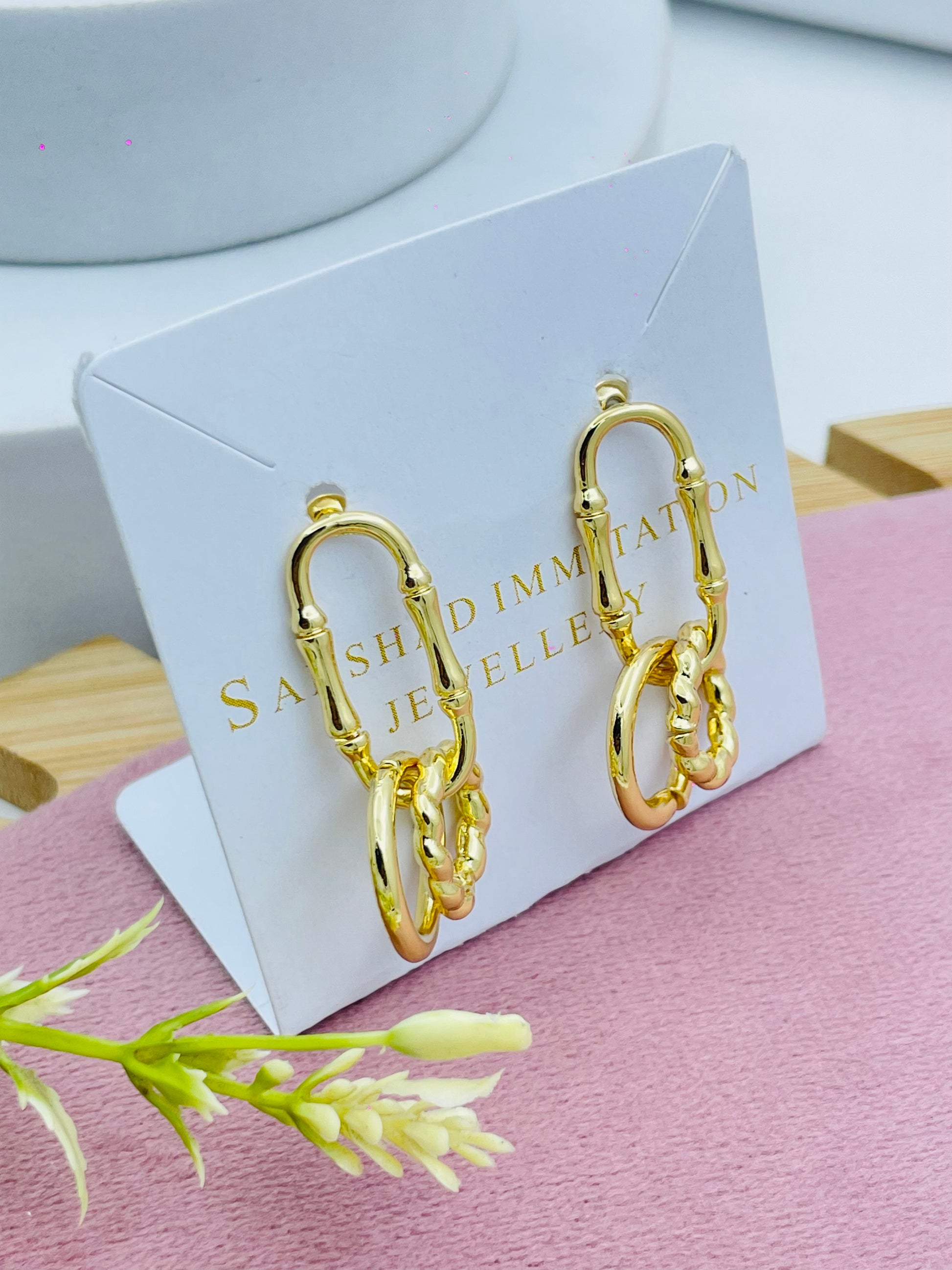 Elegant Gold Hoop Earrings  Stylish Imitation Jewelry