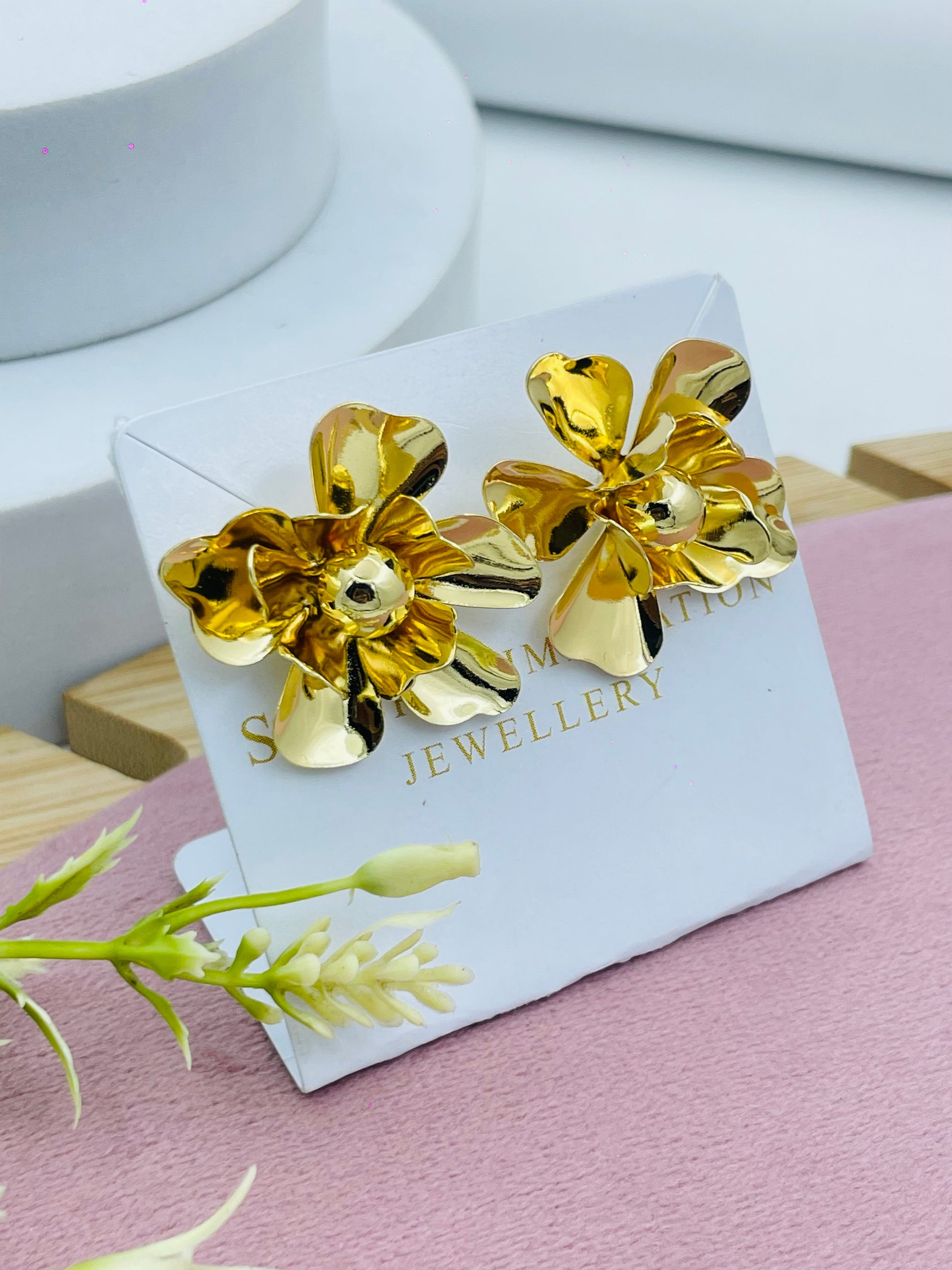 Elegant Gold Flower Earrings  Sophisticated Jewelry