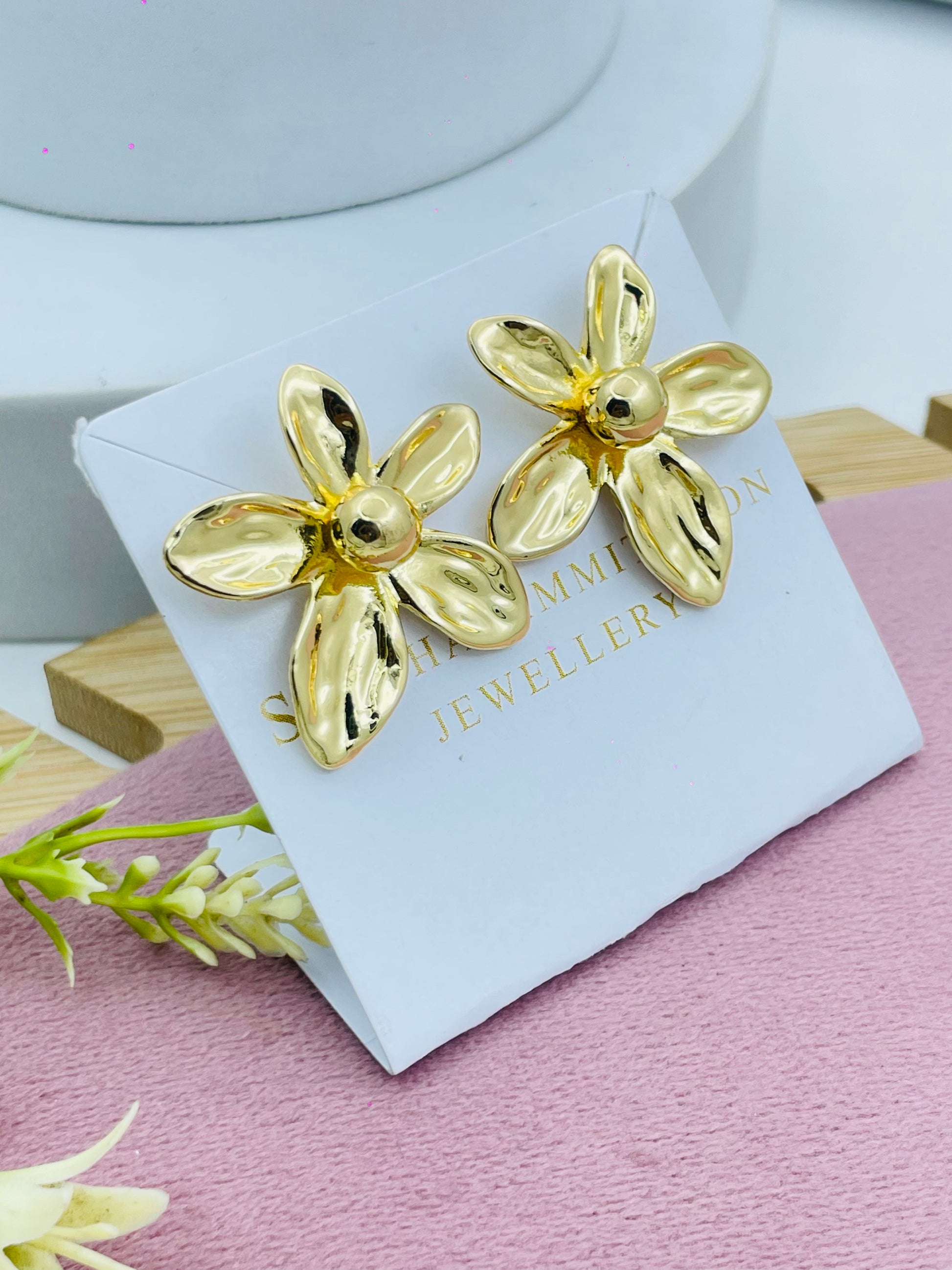 Elegant Gold Flower Earrings  Perfect Accessory