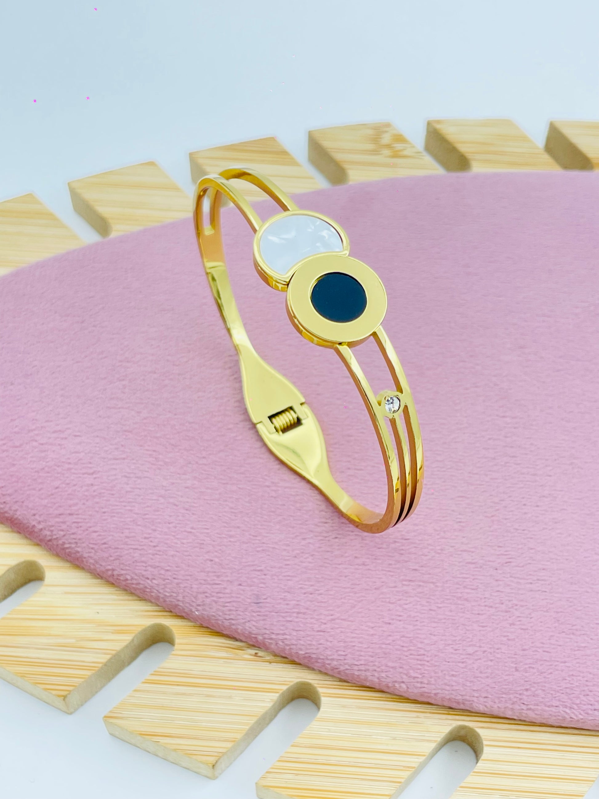 Chic Gold Bangle with Dual Circular Design | Modern Fashion Accessory