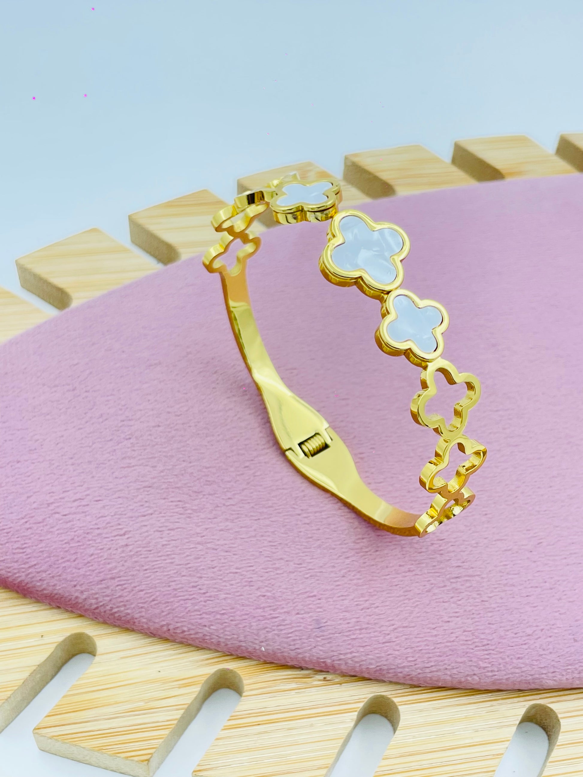 Elegant Gold Bangle with Flower-Inspired Accents | Chic Jewelry Piece