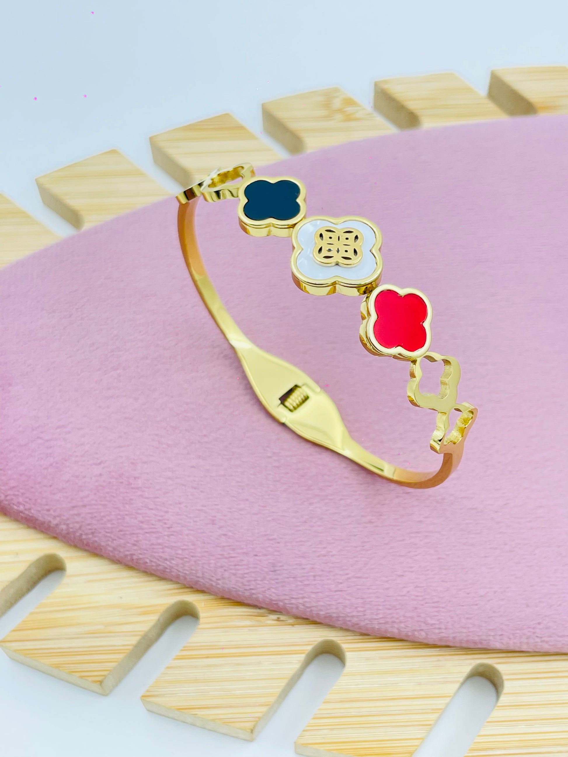 Stylish Gold Floral Bangle Bracelet with Colorful Accents