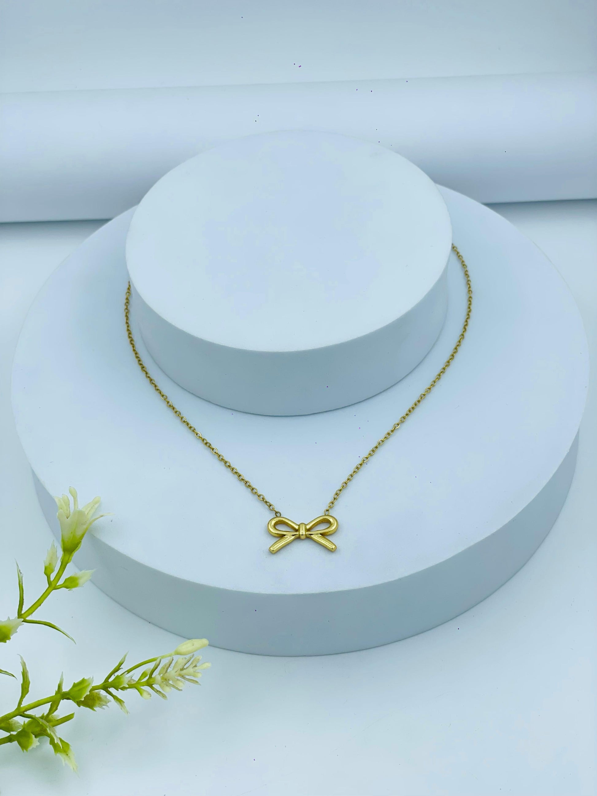 Elegant Gold Bow Pendant Necklace