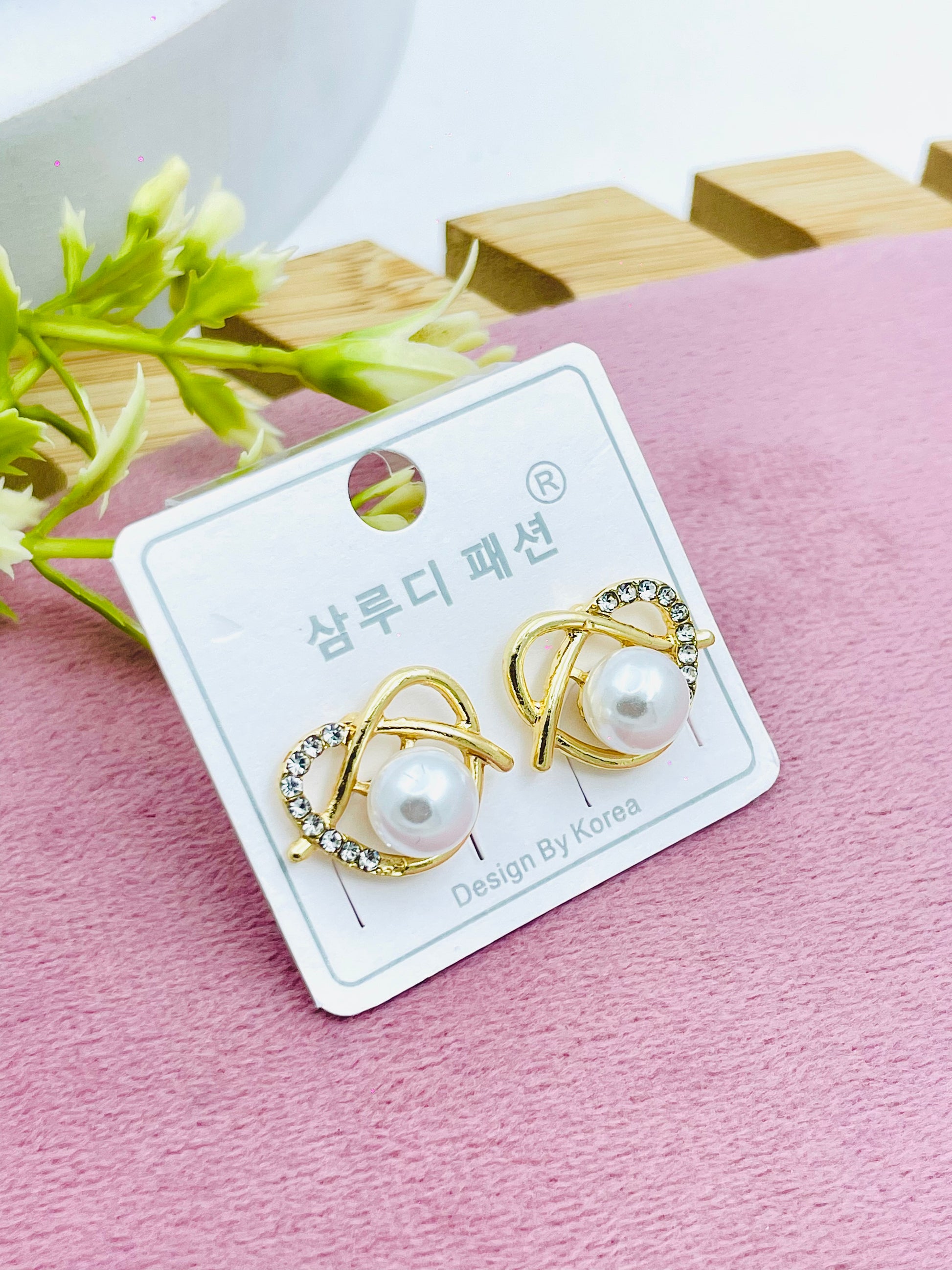 Elegant Pearl Knot Earrings with Rhinestones