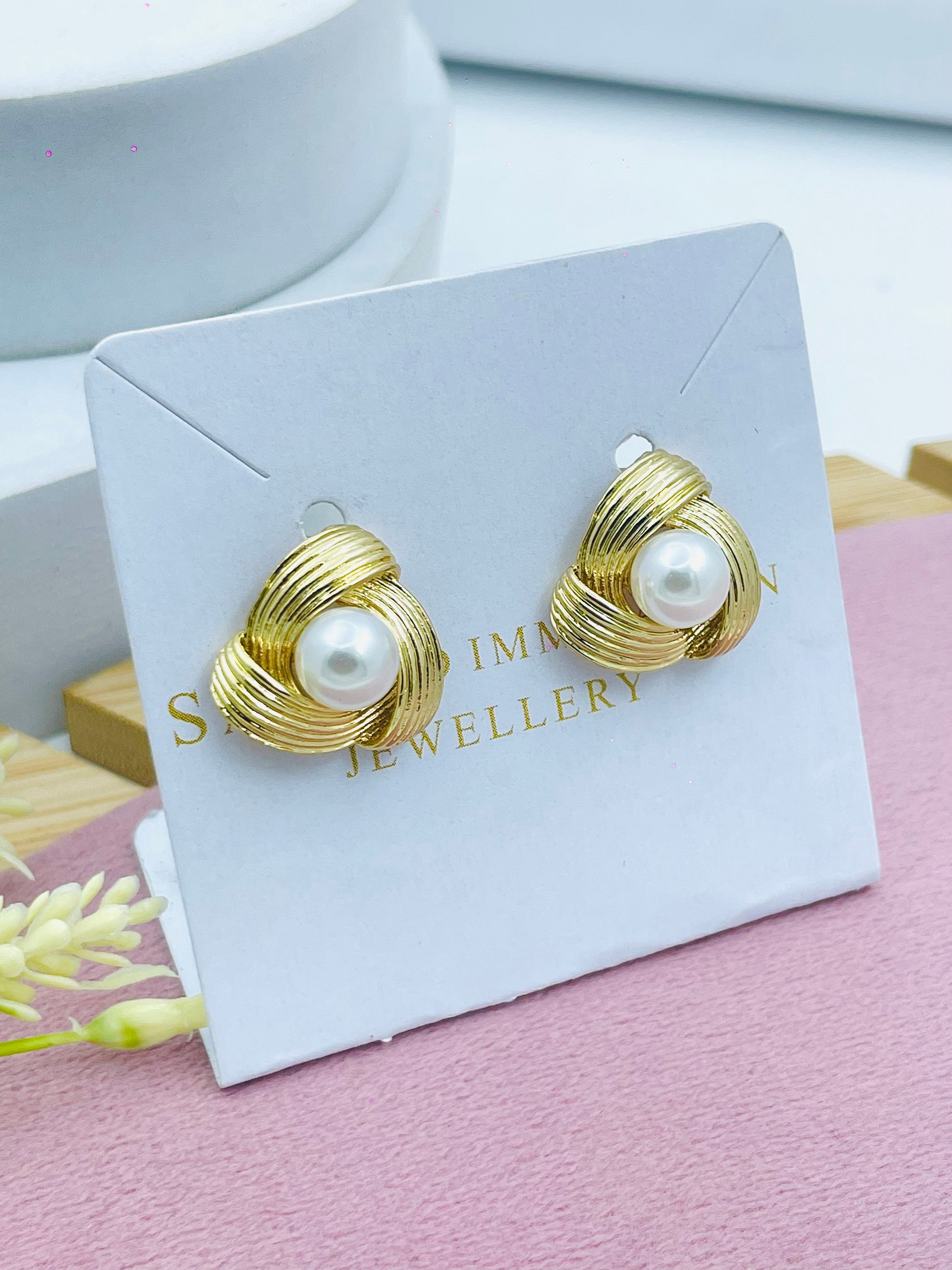 Elegant Gold Spiral Pearl Earrings  Perfect for Any Occasion