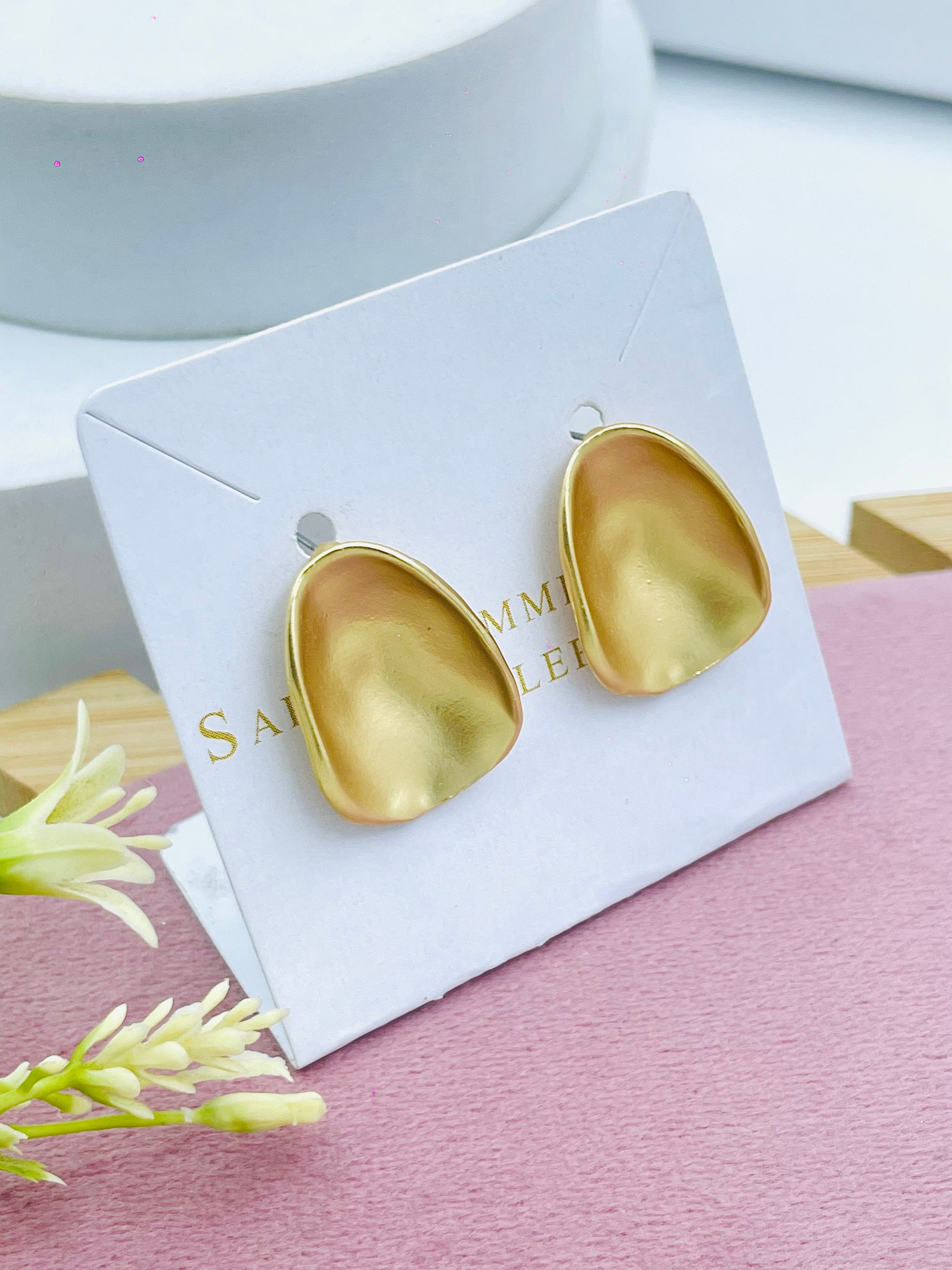 Elegant Gold Abstract Stud Earrings