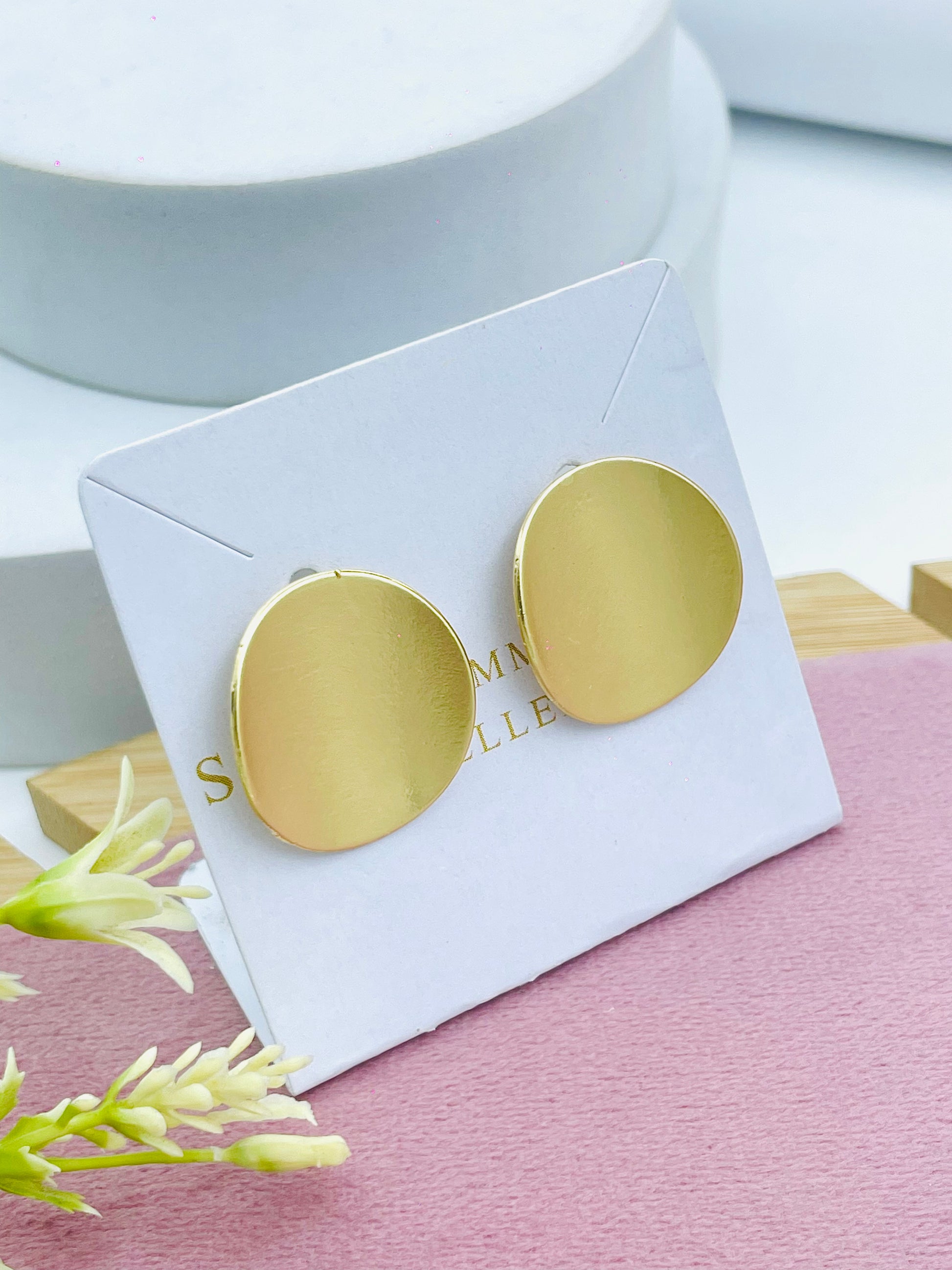 Chic Gold Geometric Stud Earrings for Elegant Style
