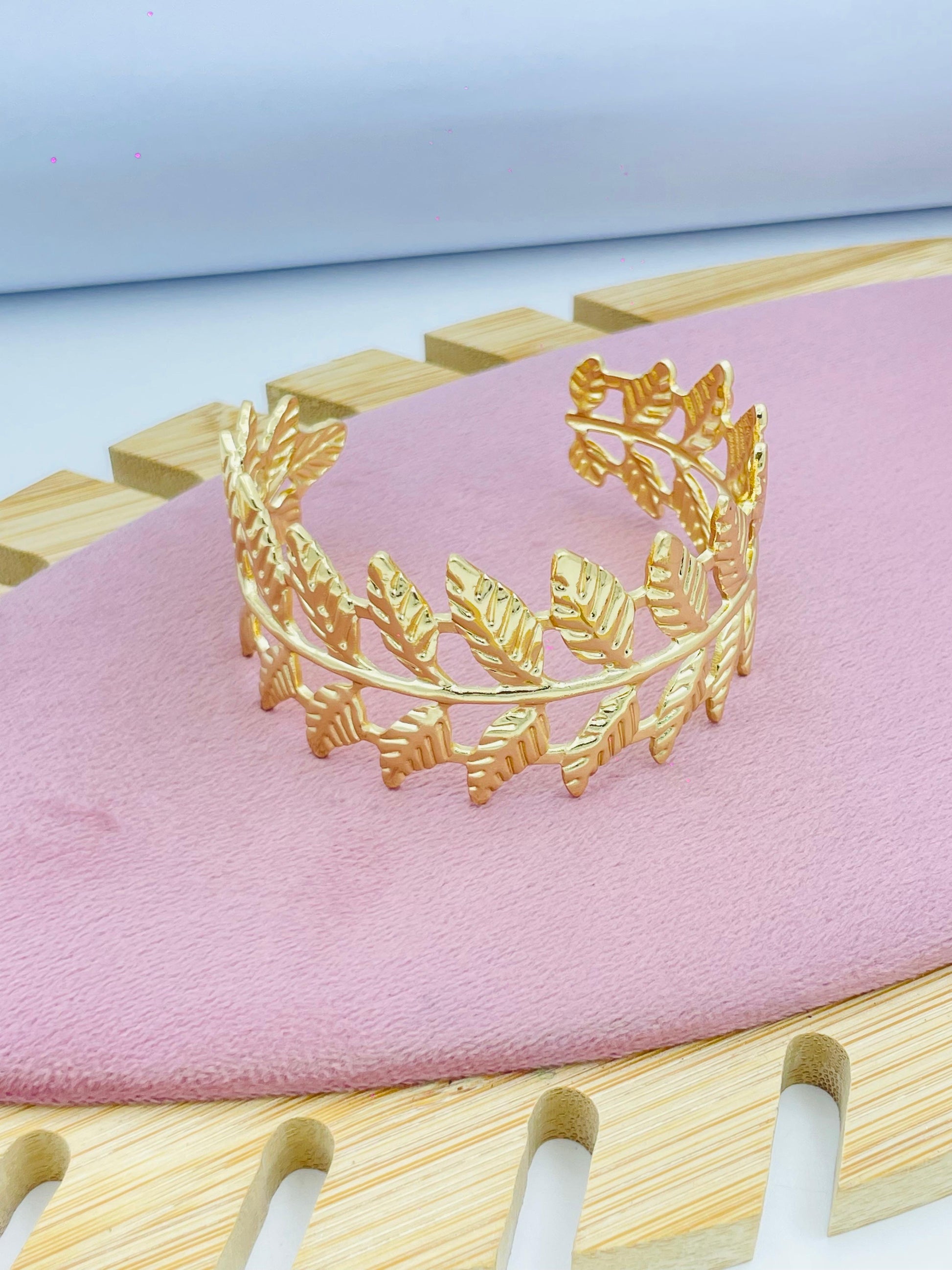 Elegant Gold Leaf Tiara for Special Occasions