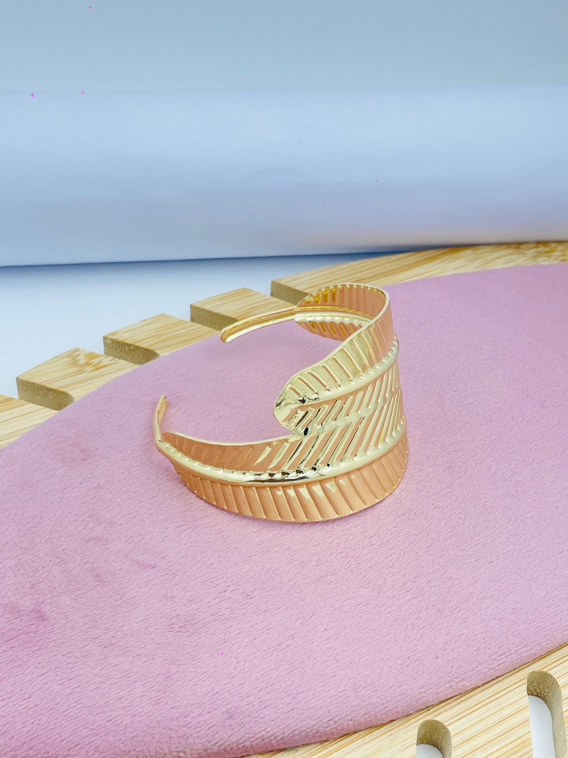 Elegant Gold Leaf Patterned Cuff Bracelet