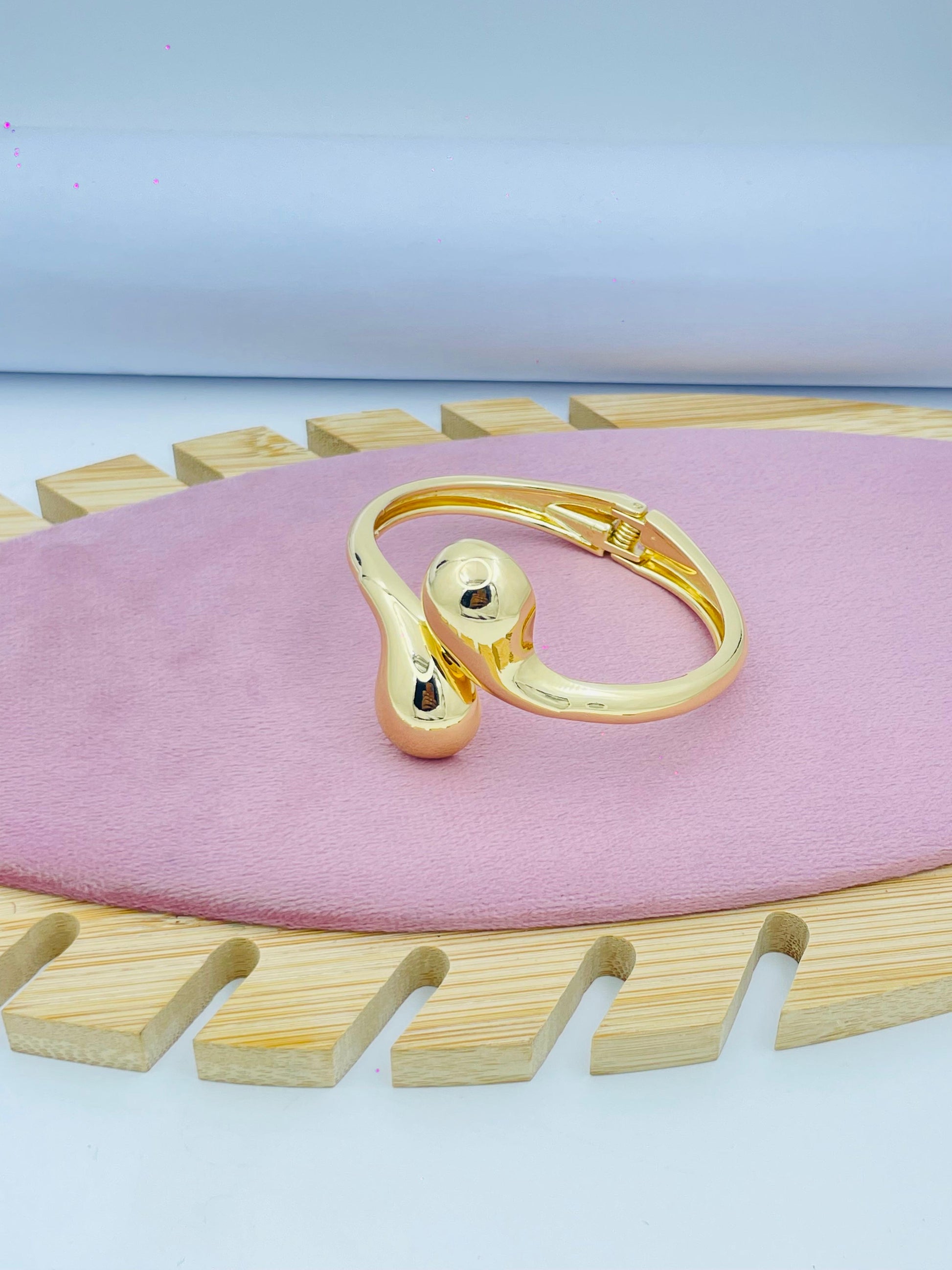 Elegant Gold Tone Abstract Bangle Bracelet