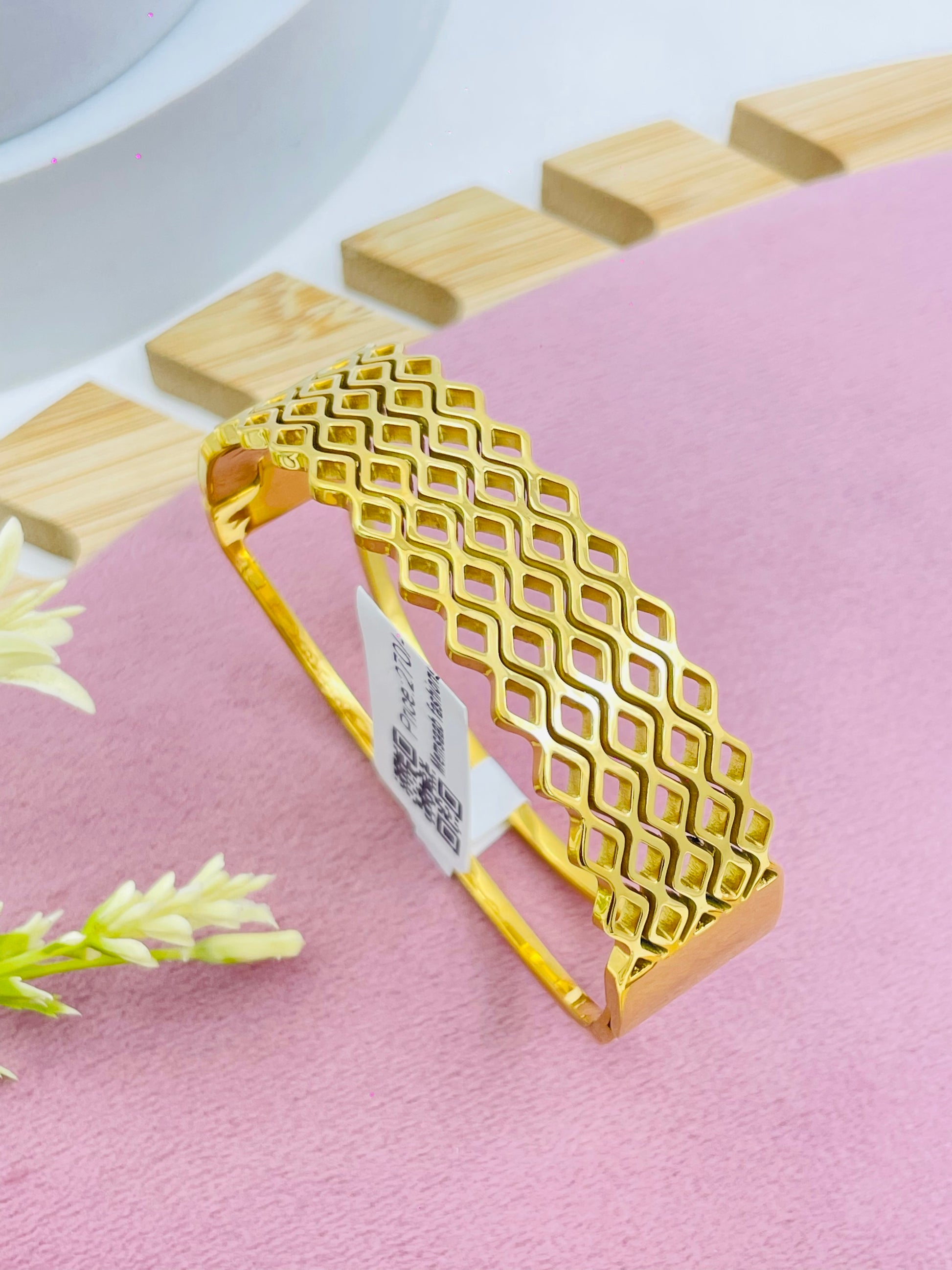 Elegant Geometric Gold Bracelet