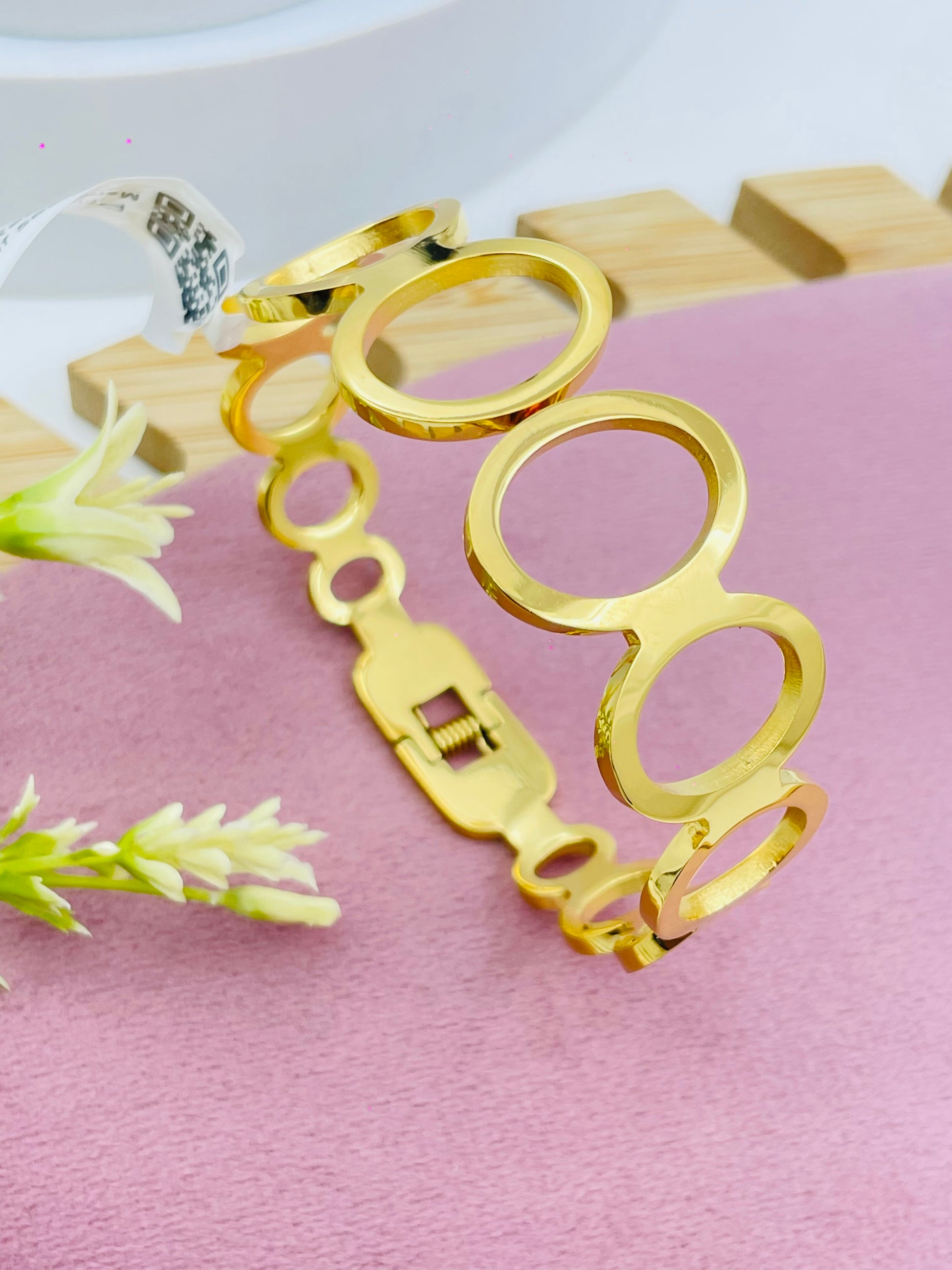 Elegant Gold Circle Bracelet for Women