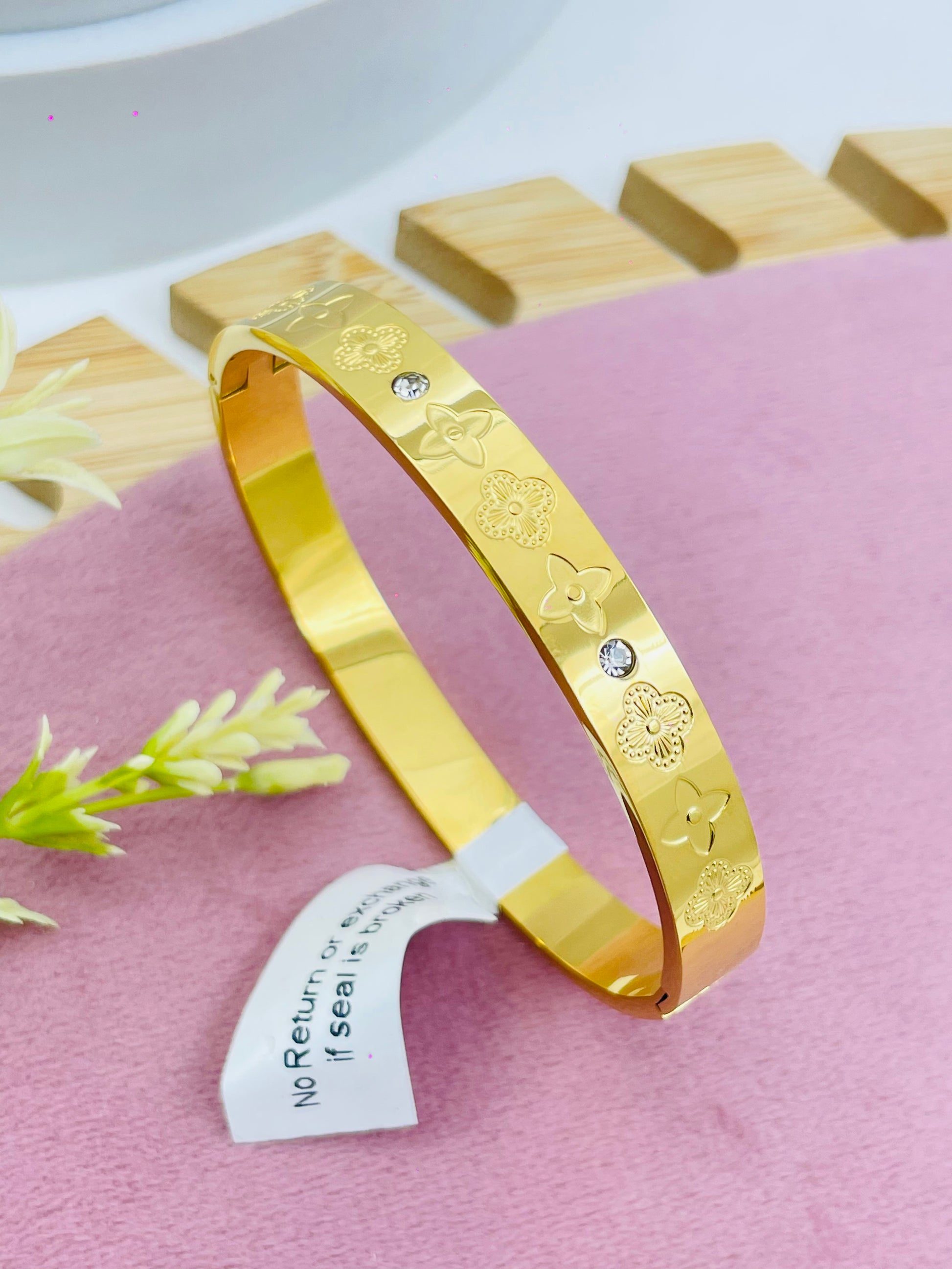 Elegant Gold Floral Engraved Bracelet with Gems