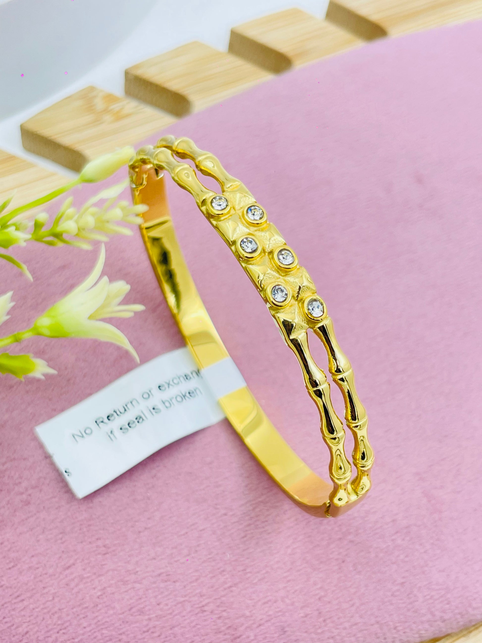 Stylish Gold Bracelet with Sparkling Stones