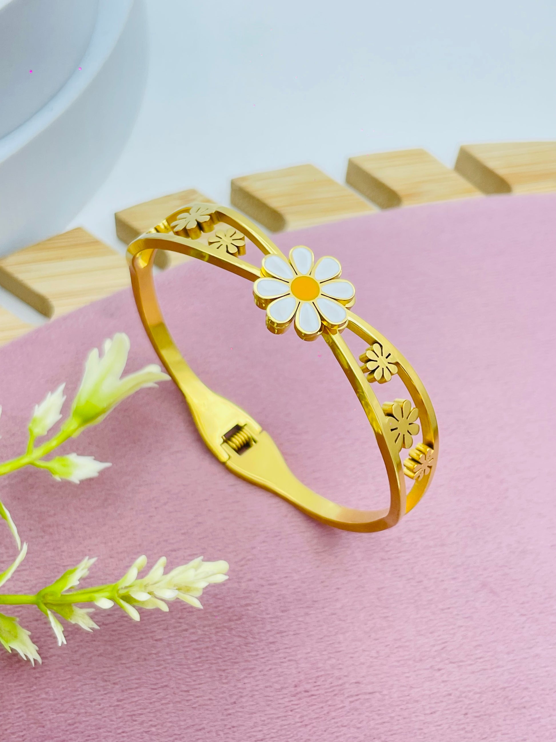 Elegant Floral Daisy Gold Bangle for Women