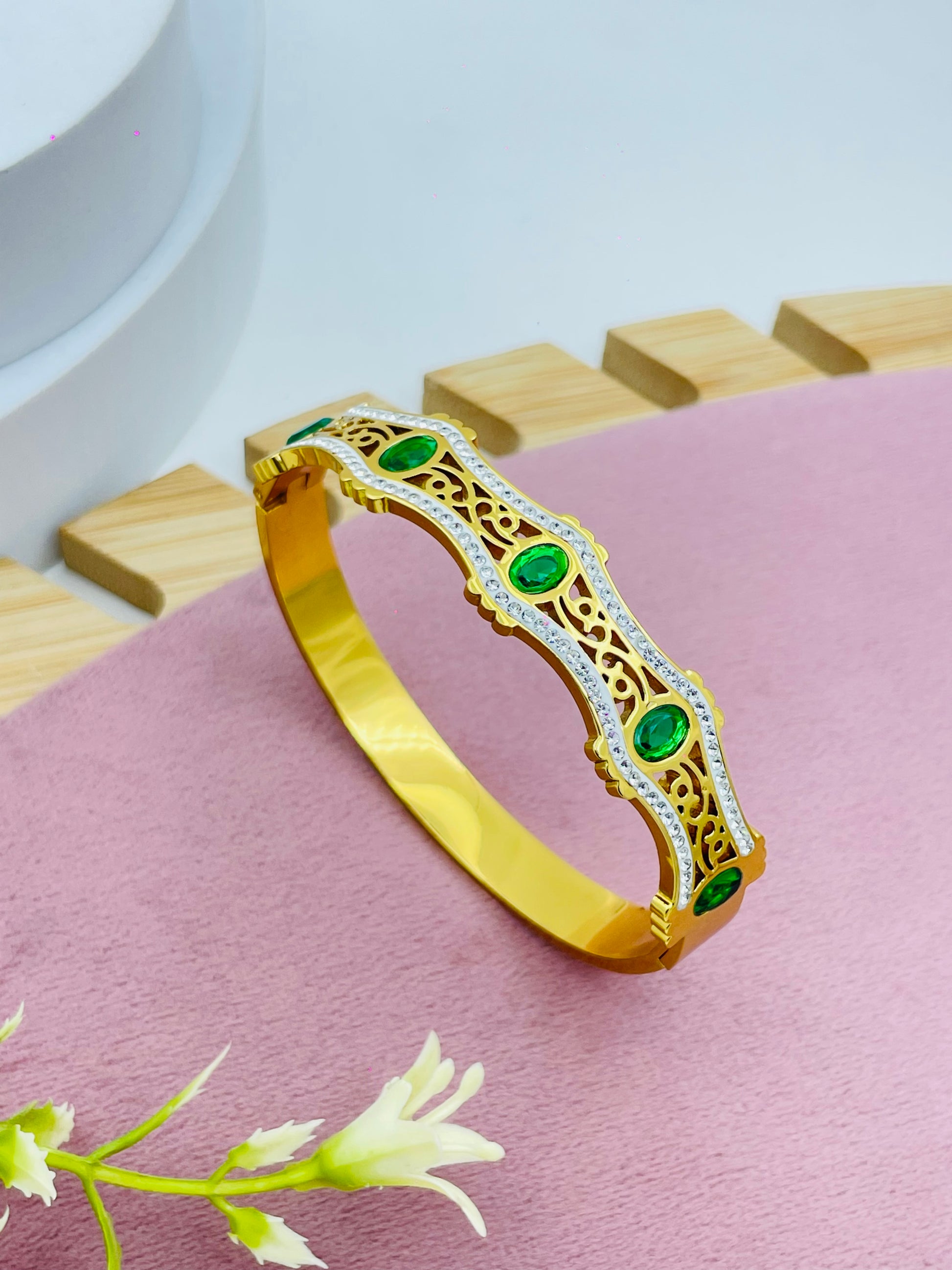 Elegant Emerald Green Enamel Gold Bangle