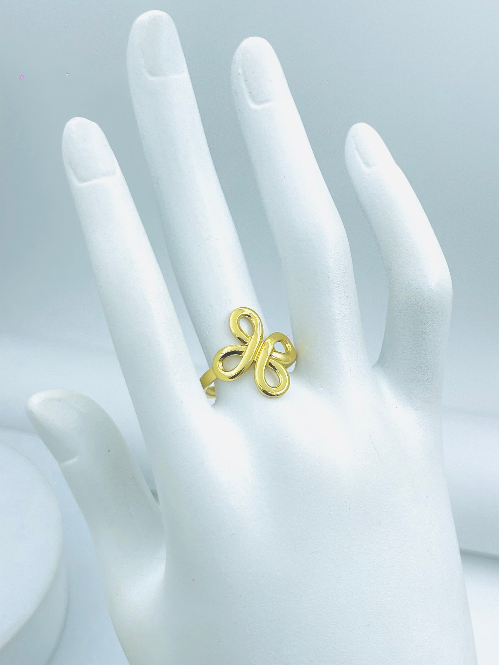 Elegant Gold Initial M Ring