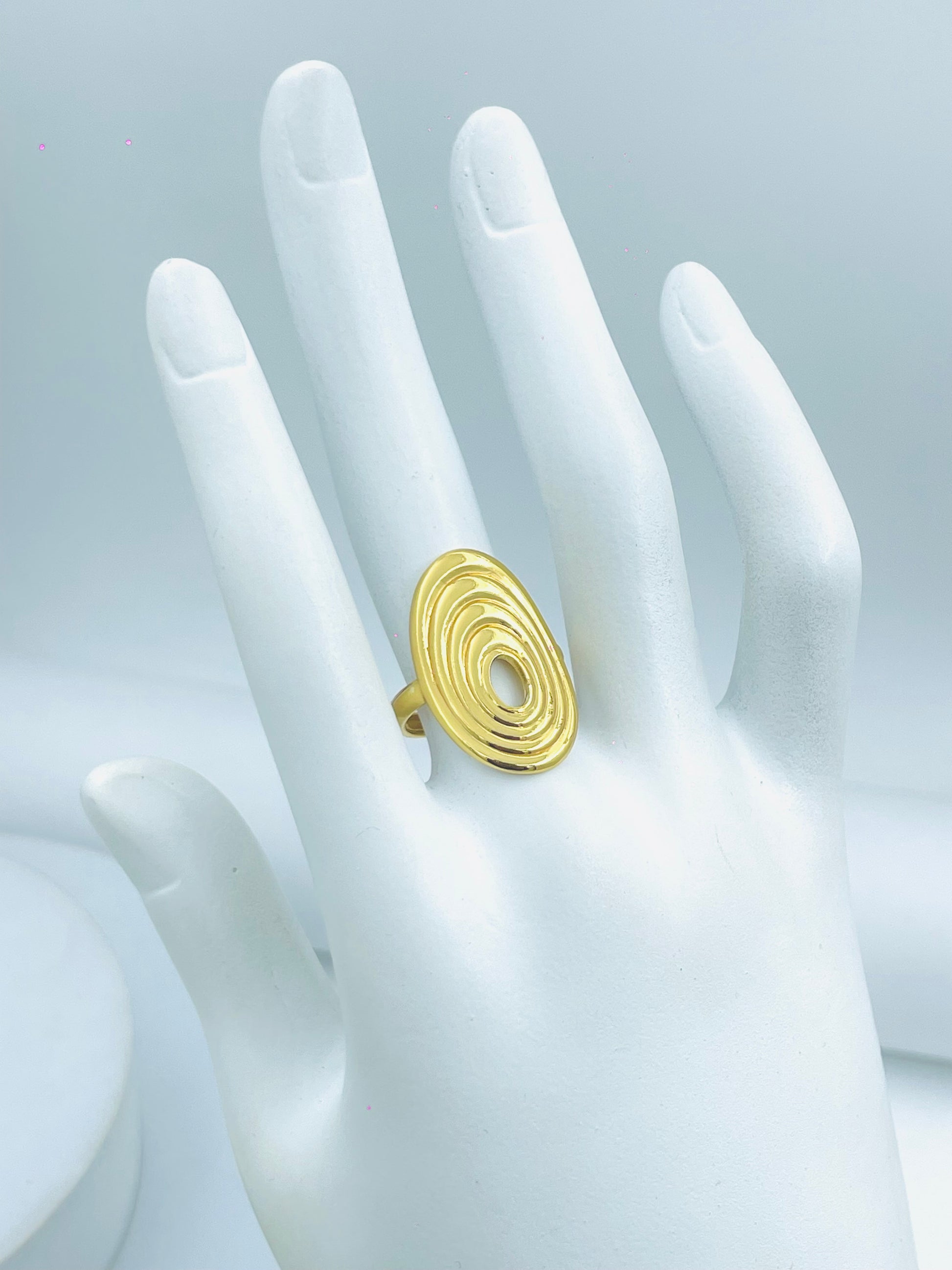 Elegant Contemporary Spiral Gold Ring